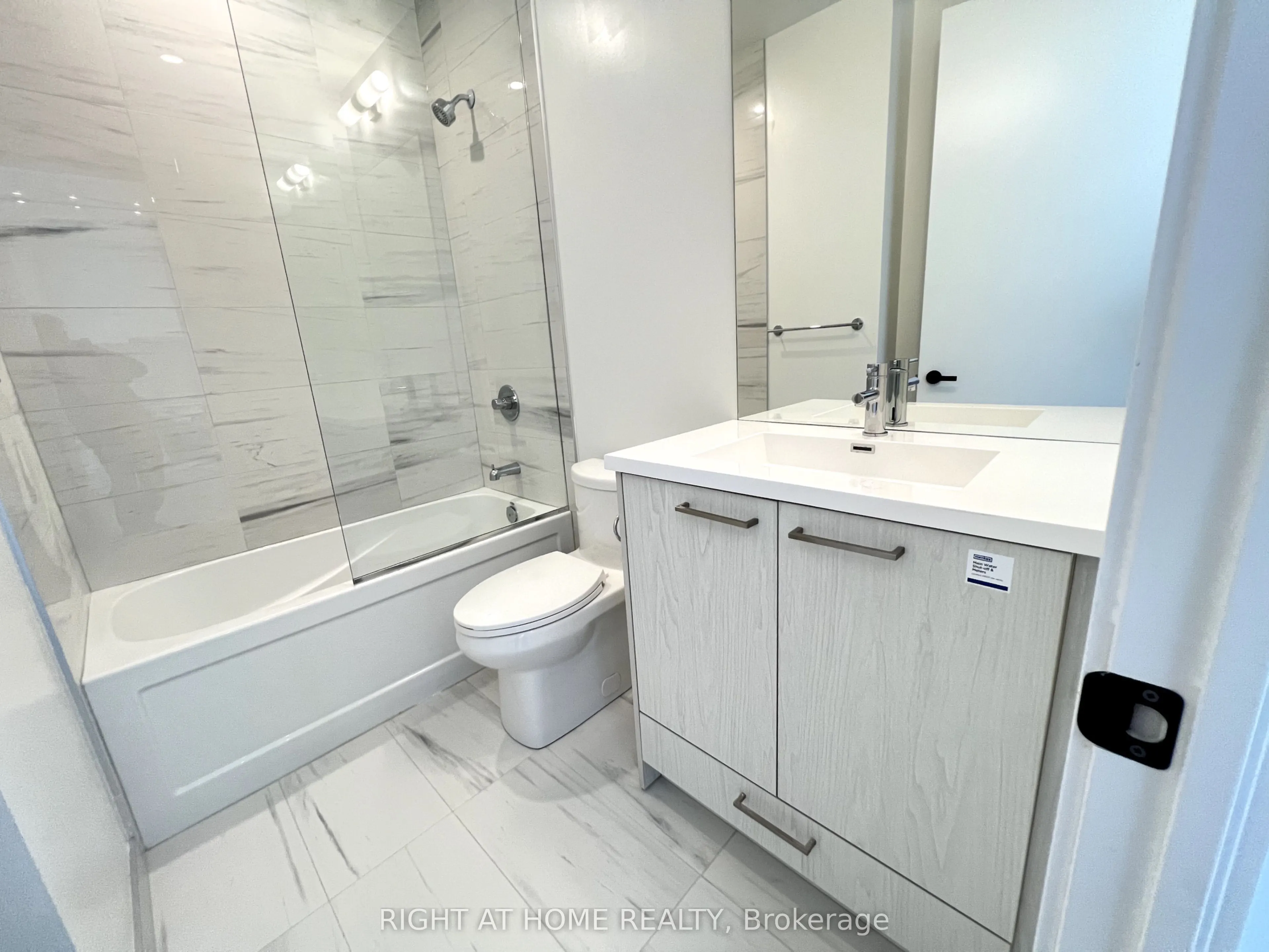 28 Interchange Way, #3116