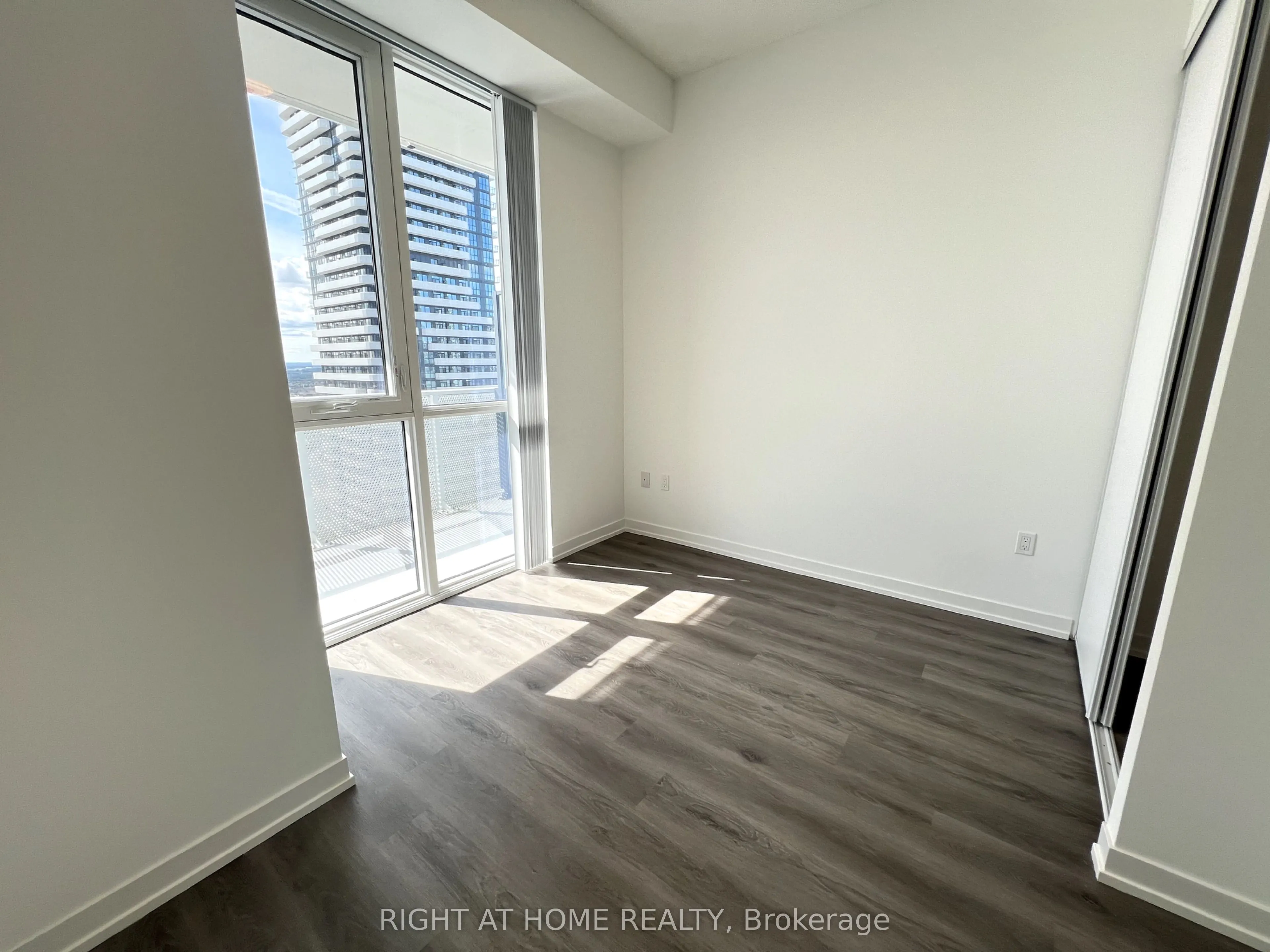 28 Interchange Way, #3116