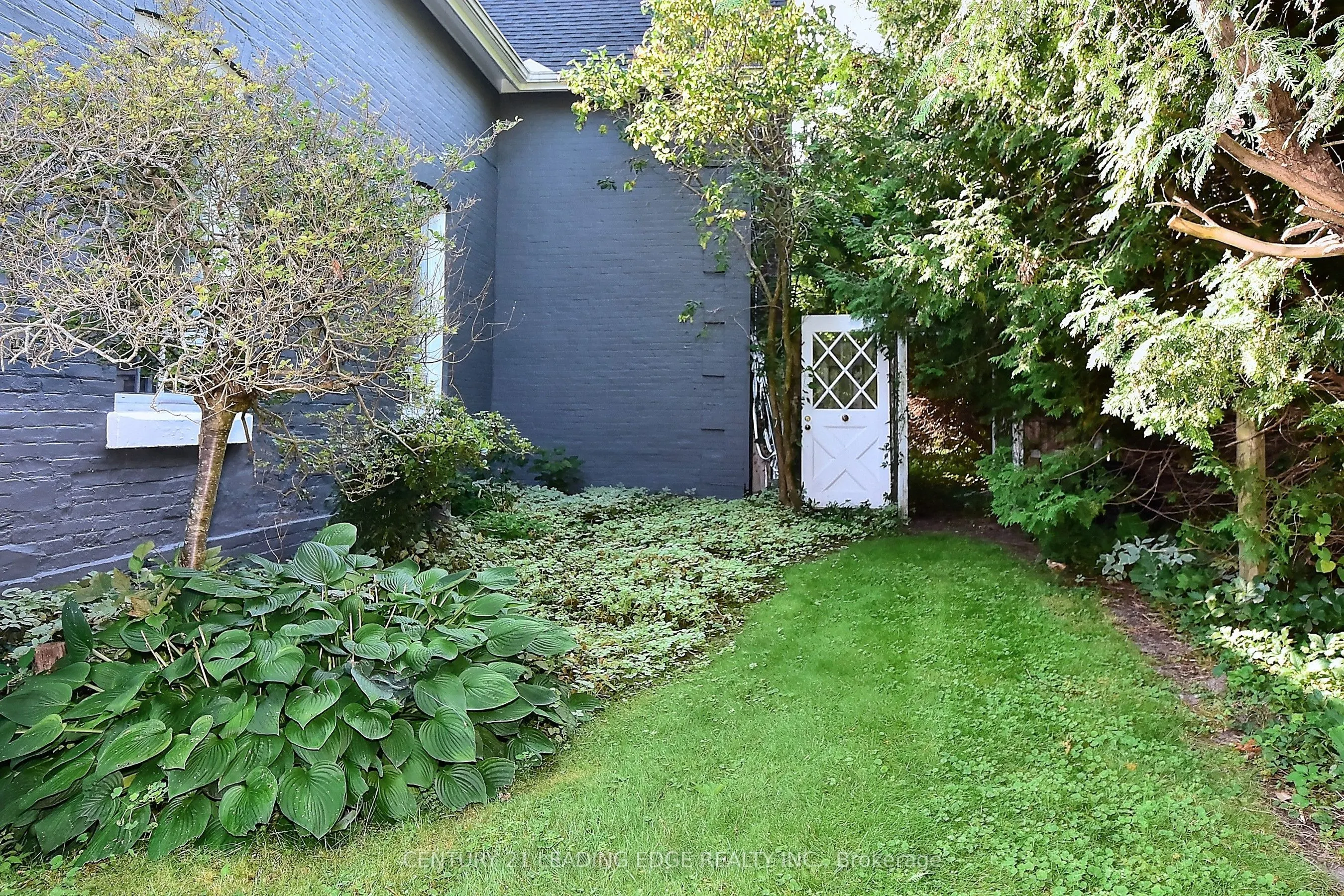 55 Brock Street E