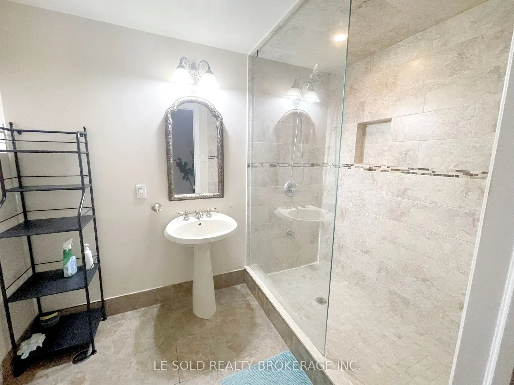 347 Fern Avenue, #Bsmt Room