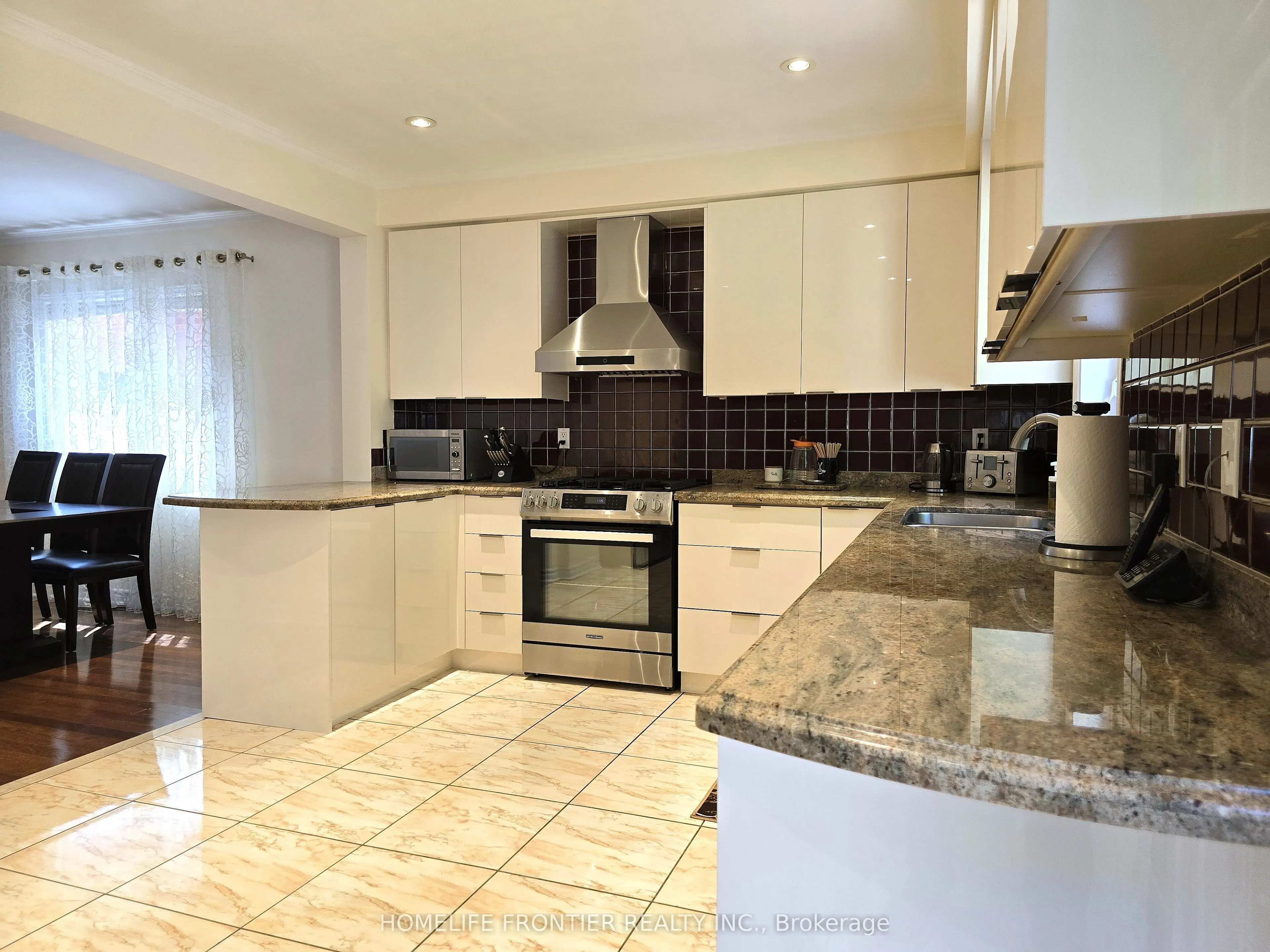86 Larratt Lane