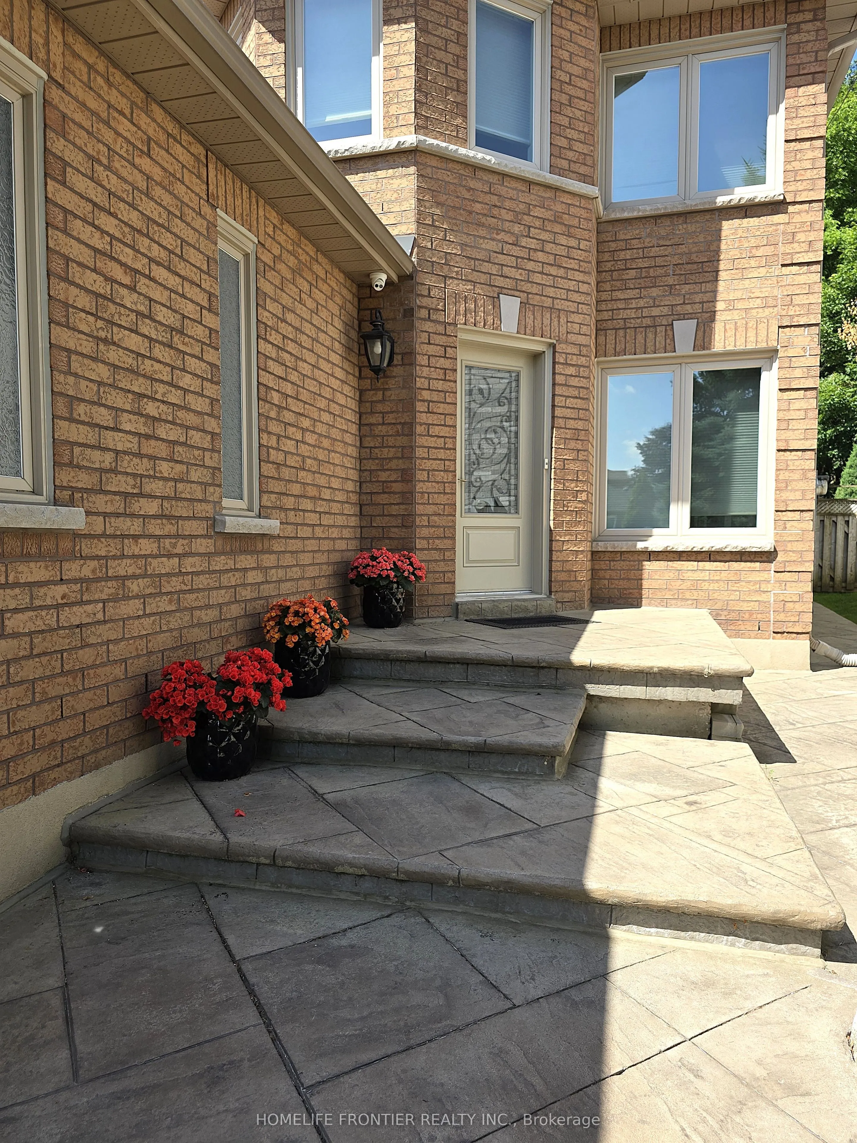 86 Larratt Lane