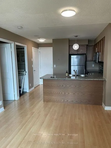 18 Harding Boulevard, #1015