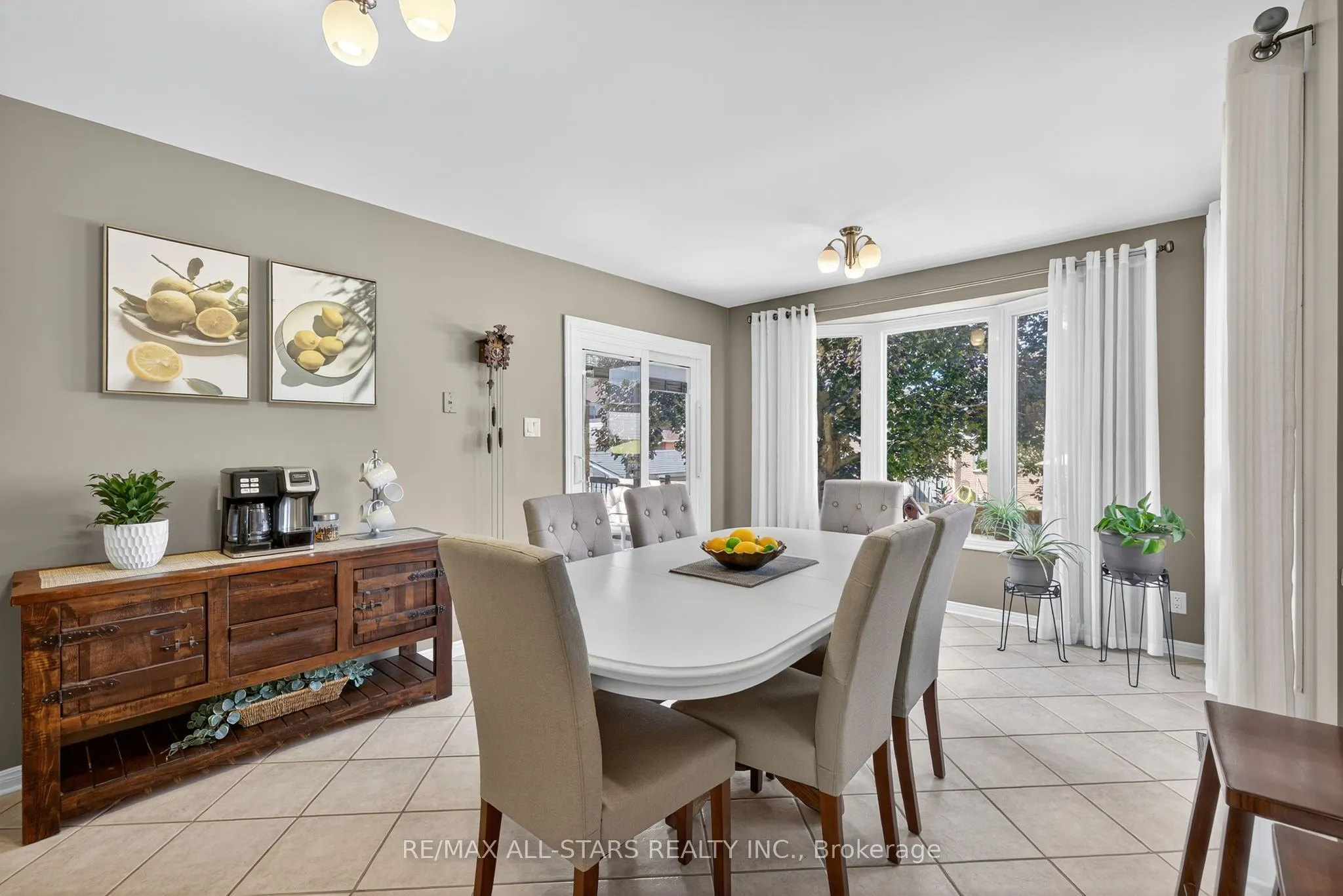 10 Castille Crescent