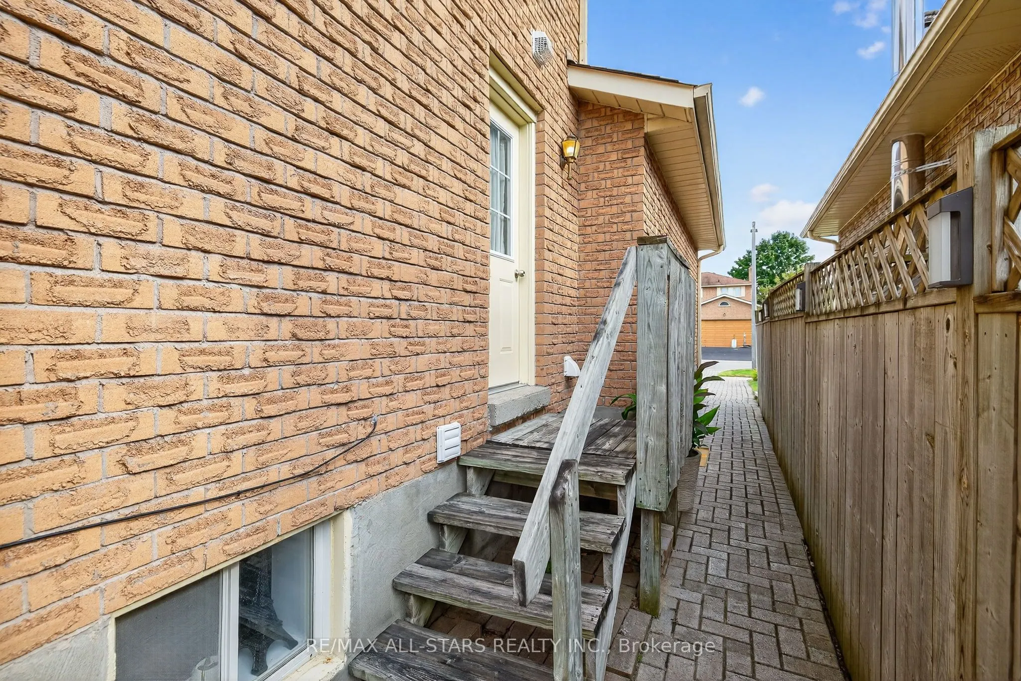 10 Castille Crescent
