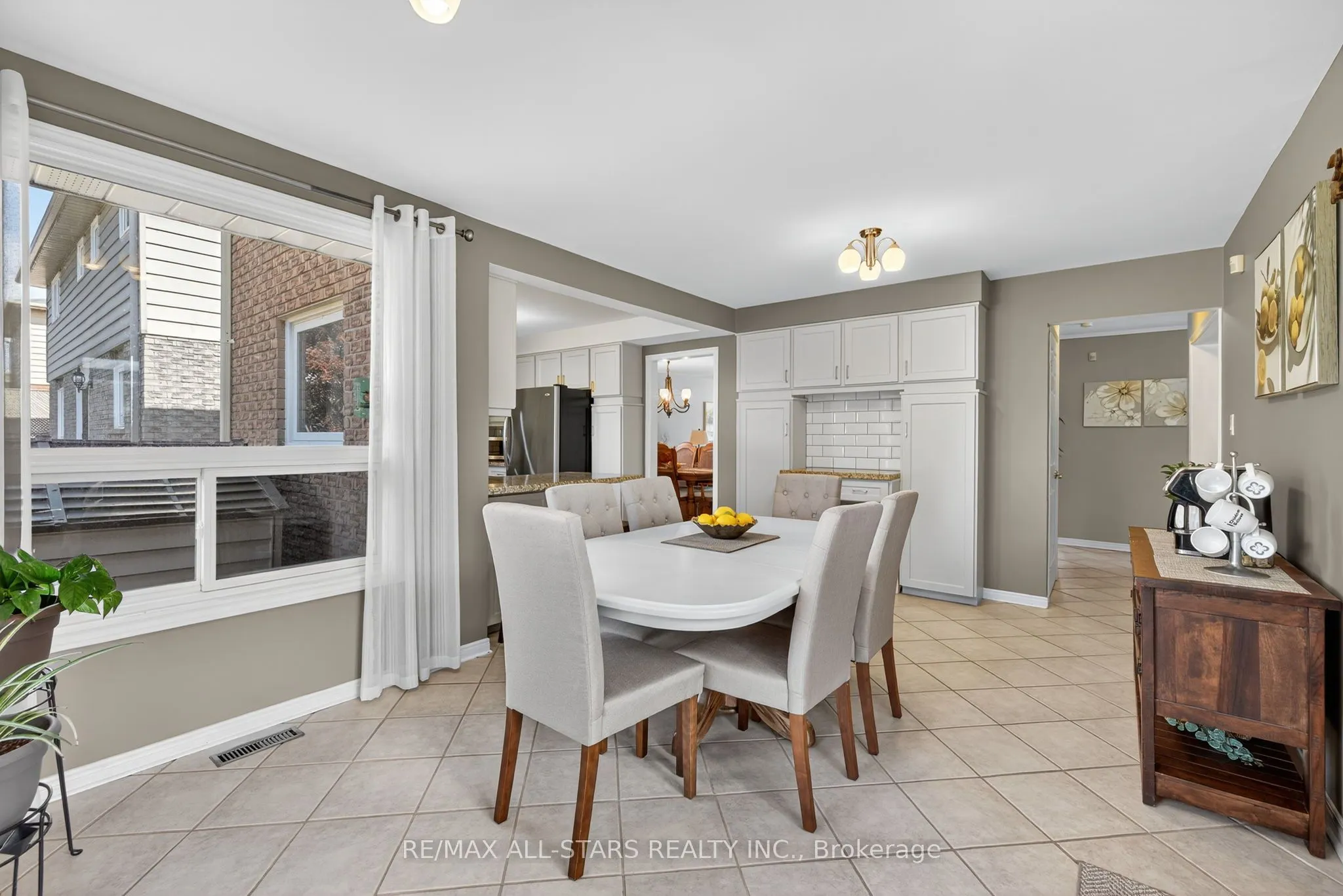 10 Castille Crescent