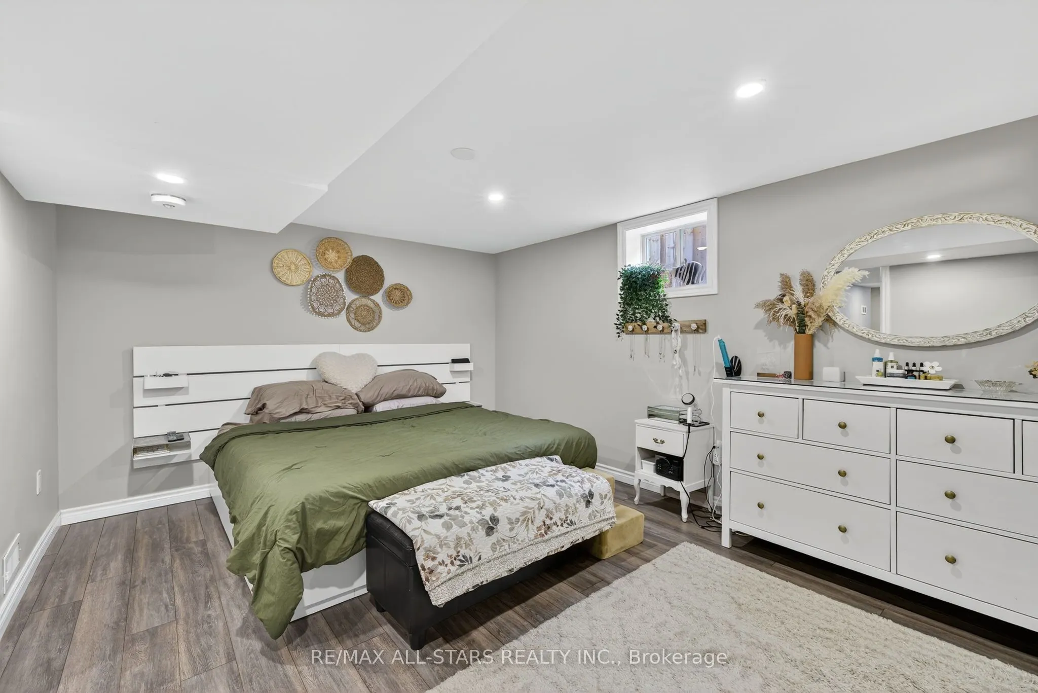 10 Castille Crescent