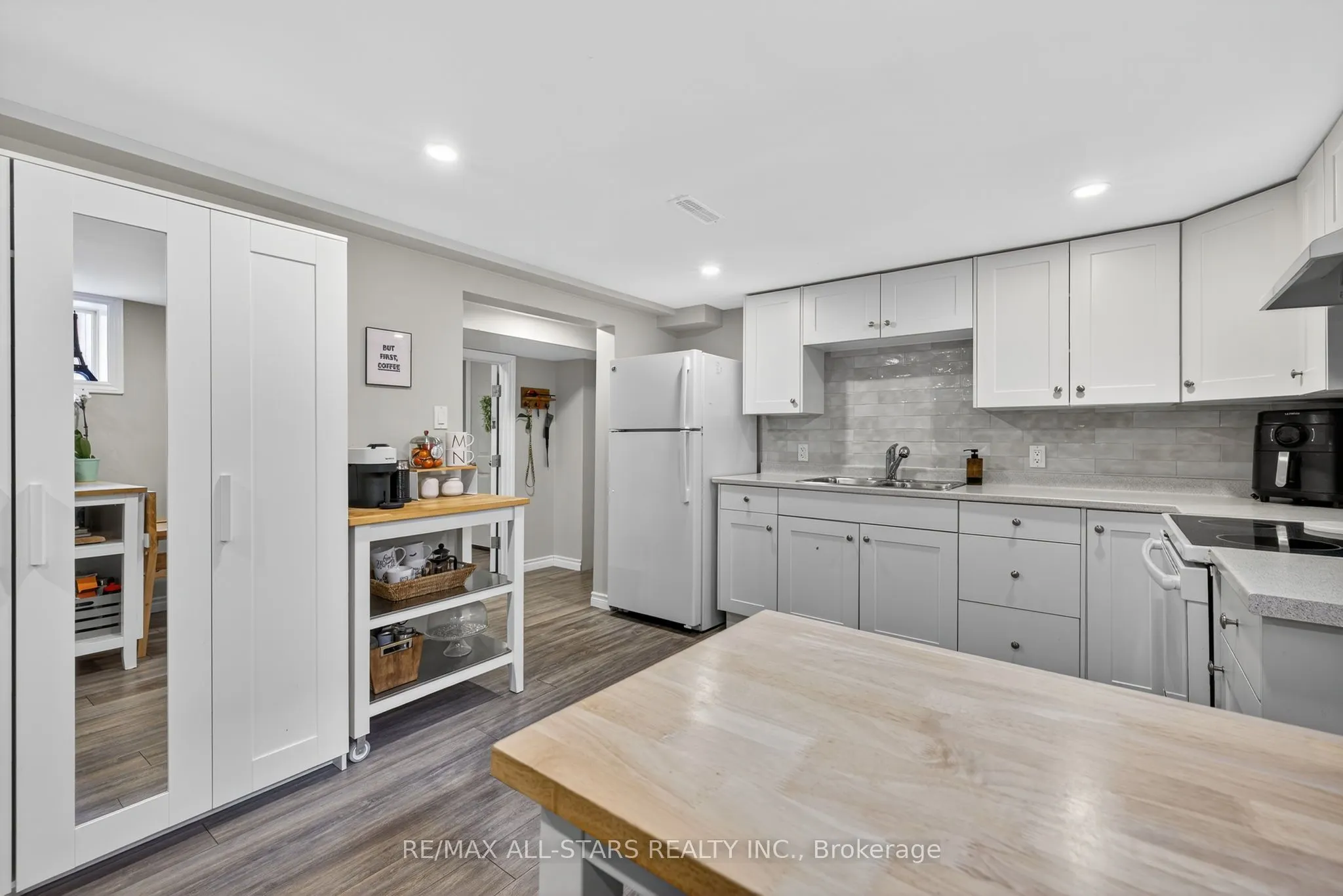 10 Castille Crescent