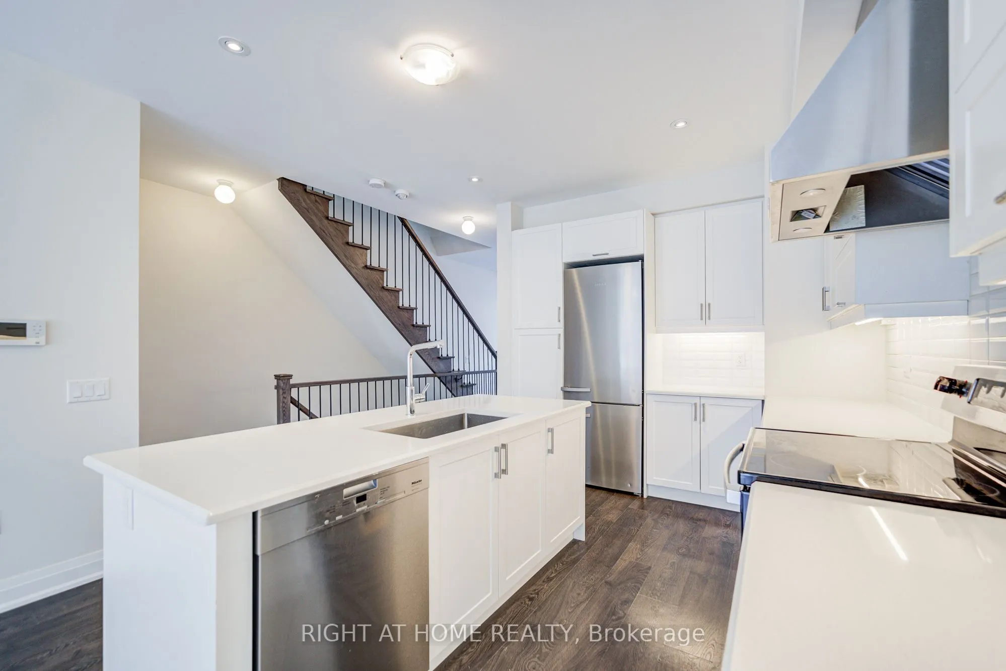 33 John Stocks Way, #Unit 3B