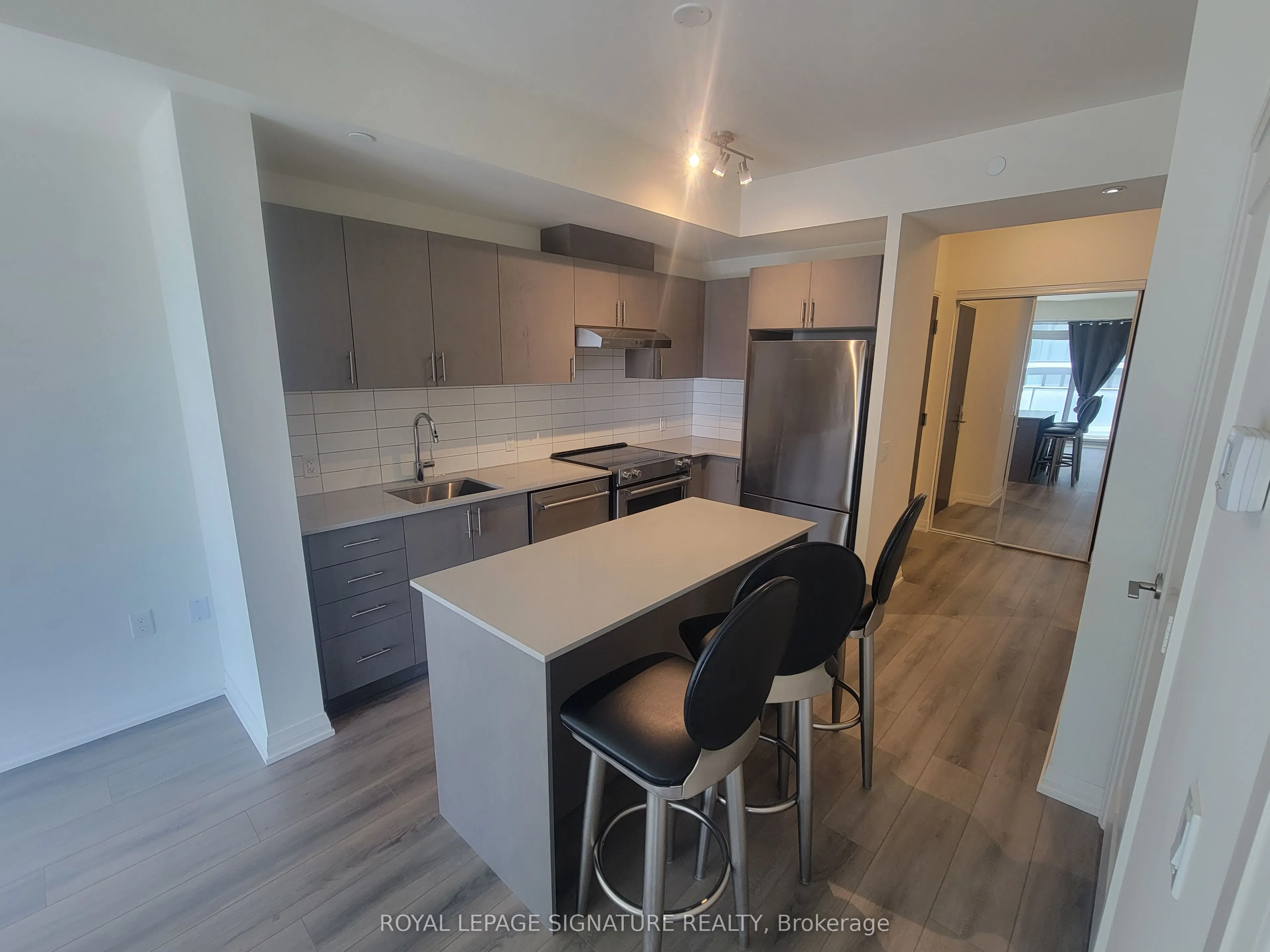 9000 Jane Street, #807