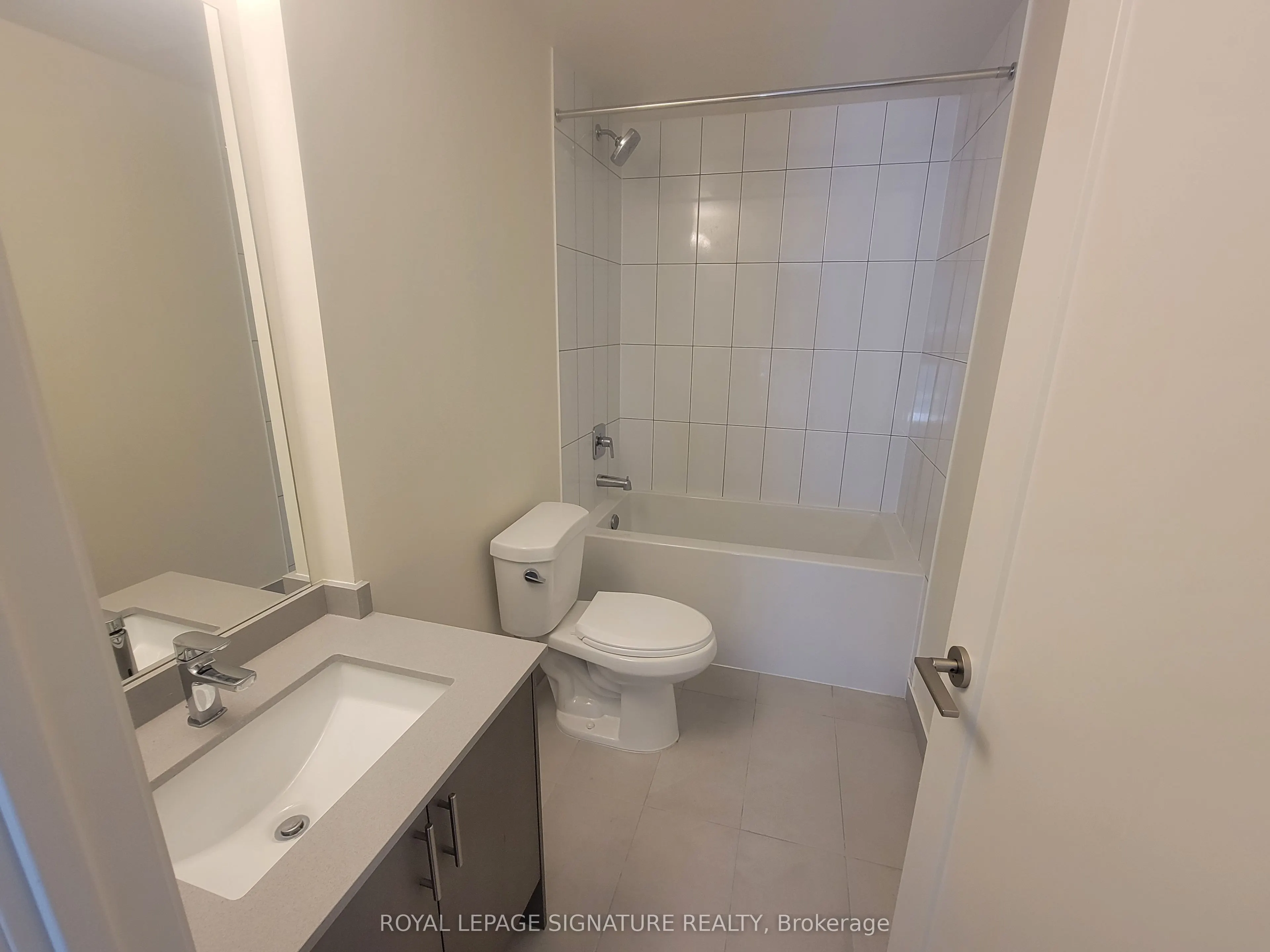 9000 Jane Street, #807
