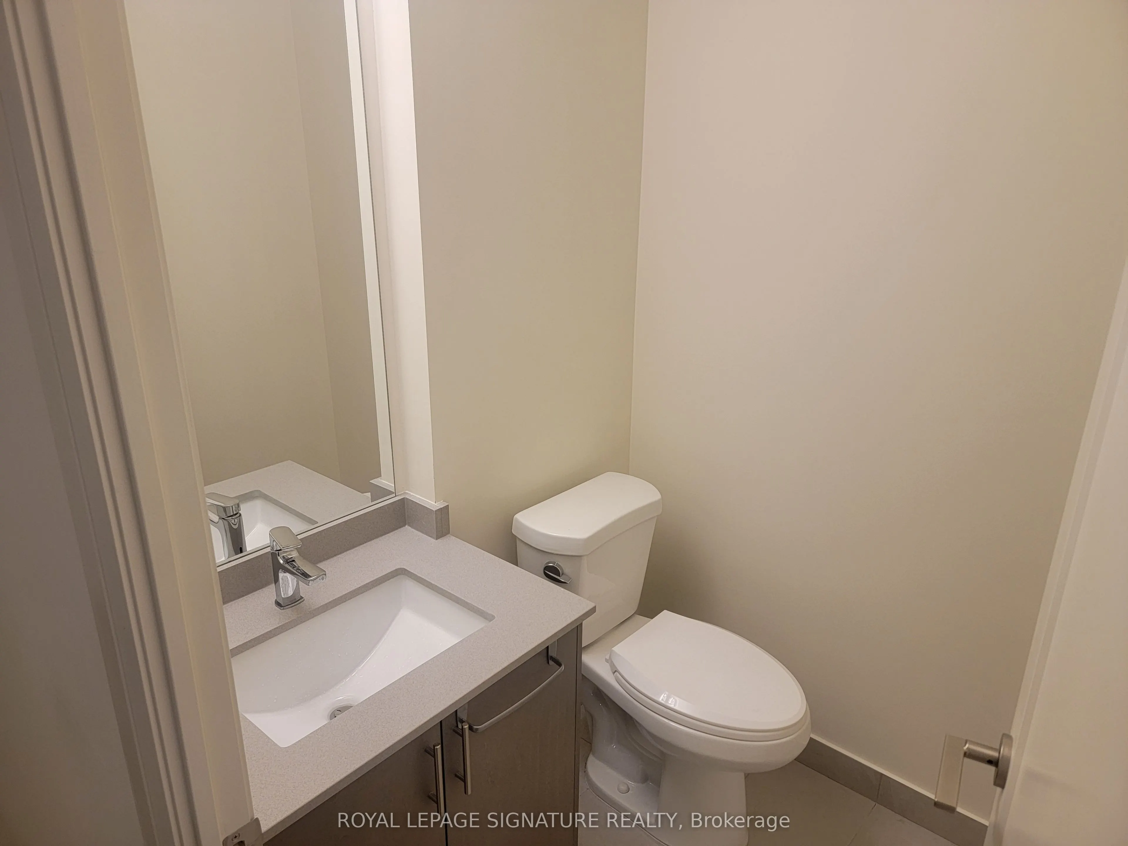 9000 Jane Street, #807