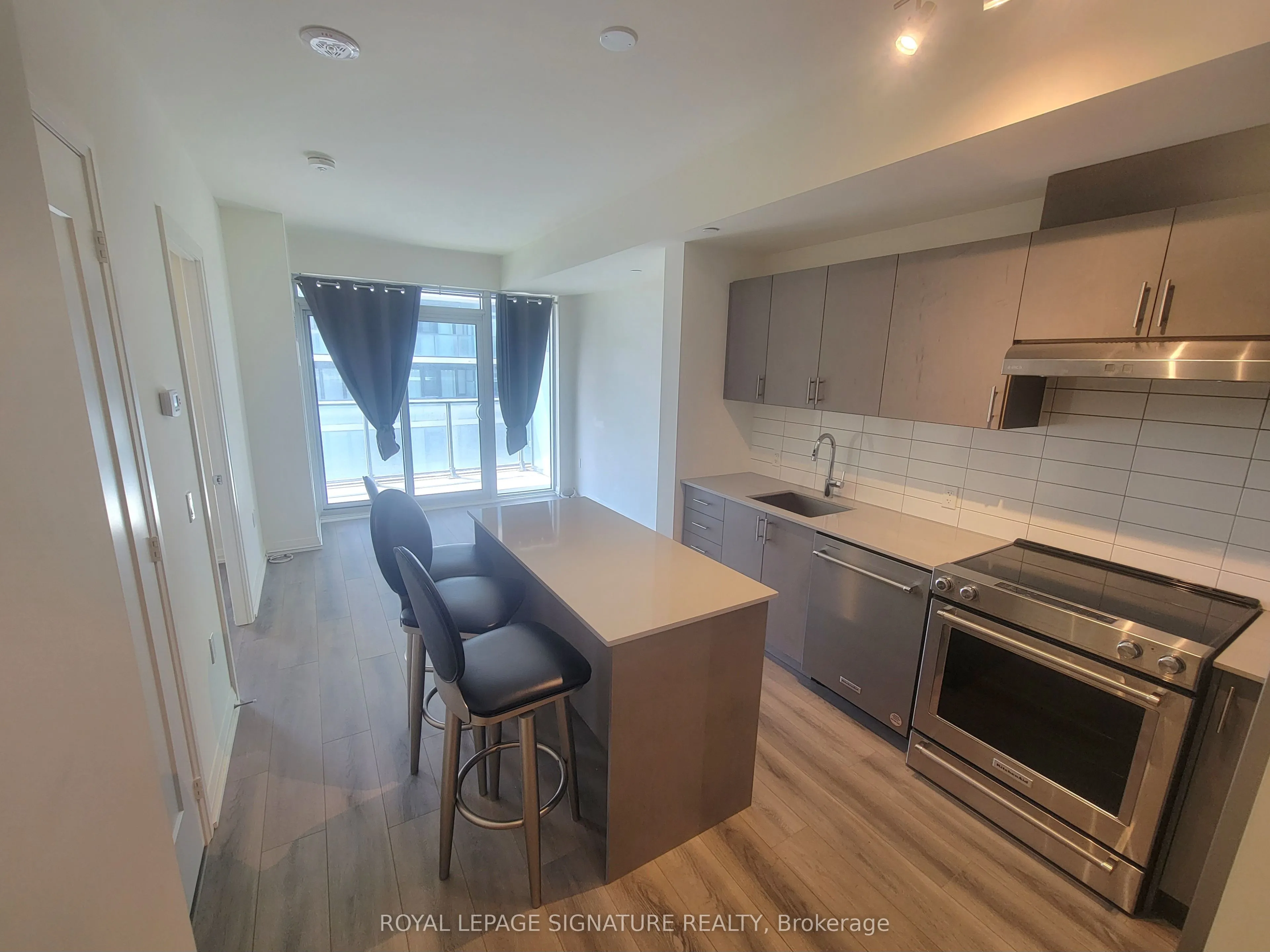 9000 Jane Street, #807