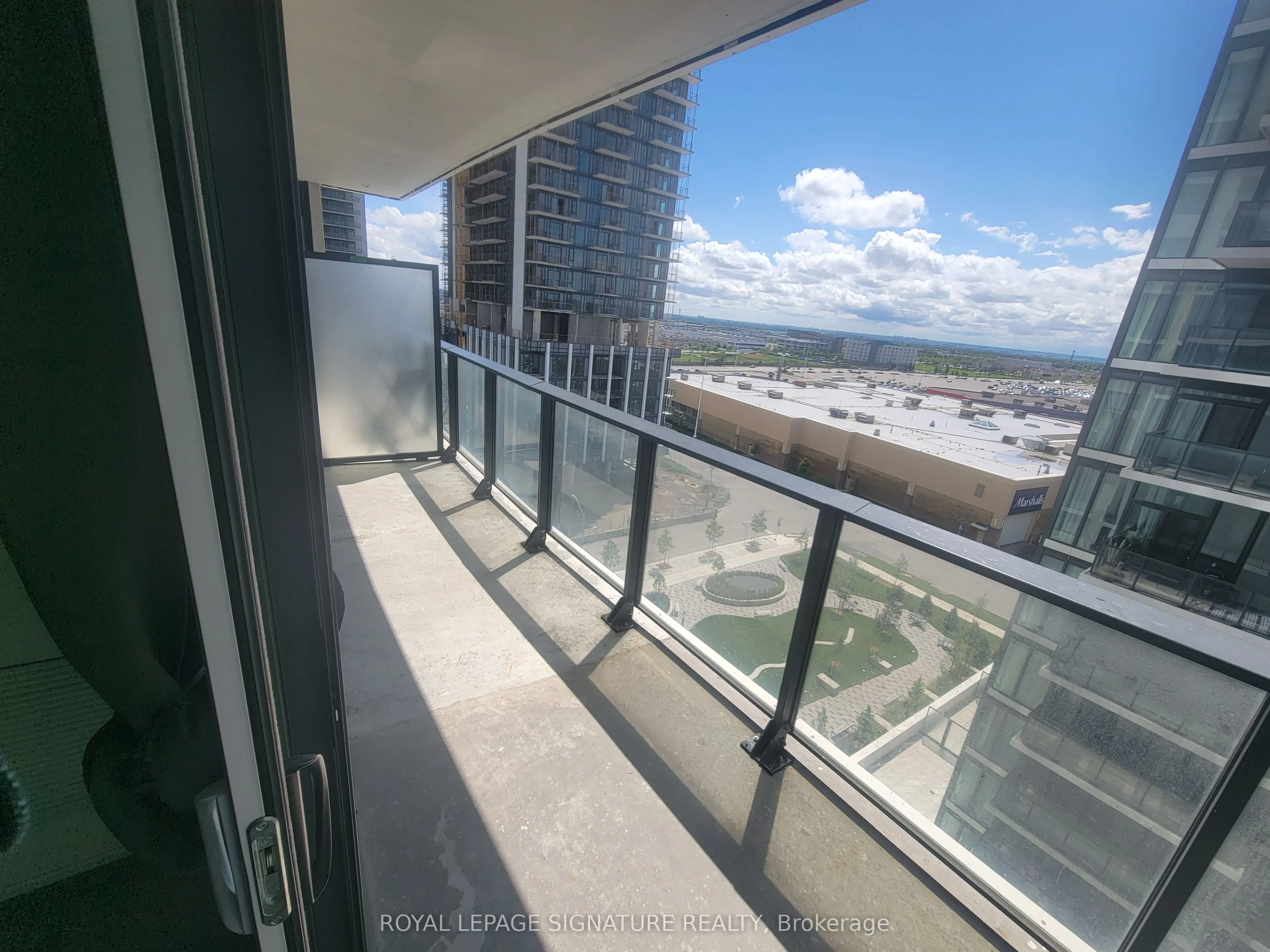 9000 Jane Street, #807