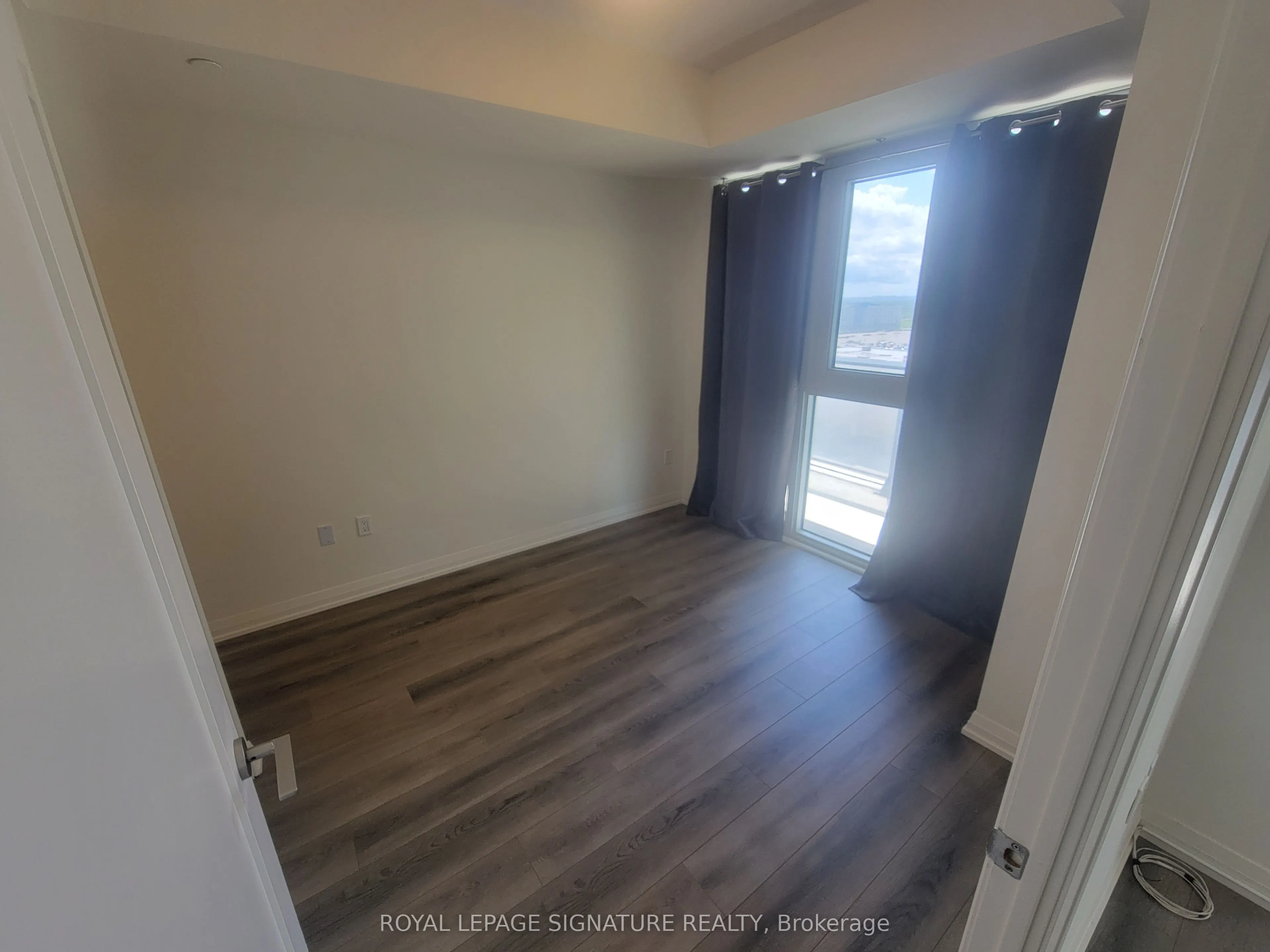 9000 Jane Street, #807