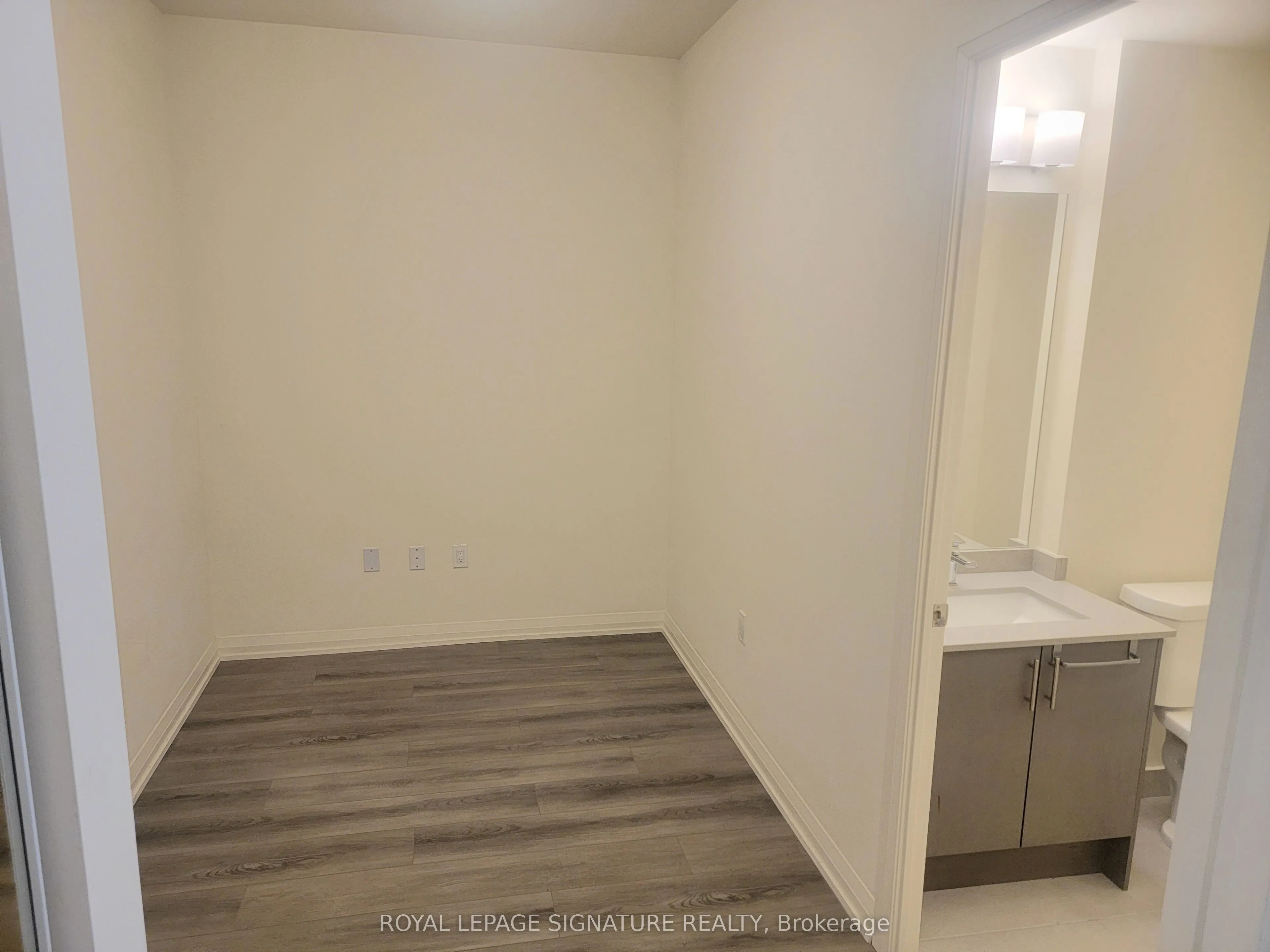 9000 Jane Street, #807
