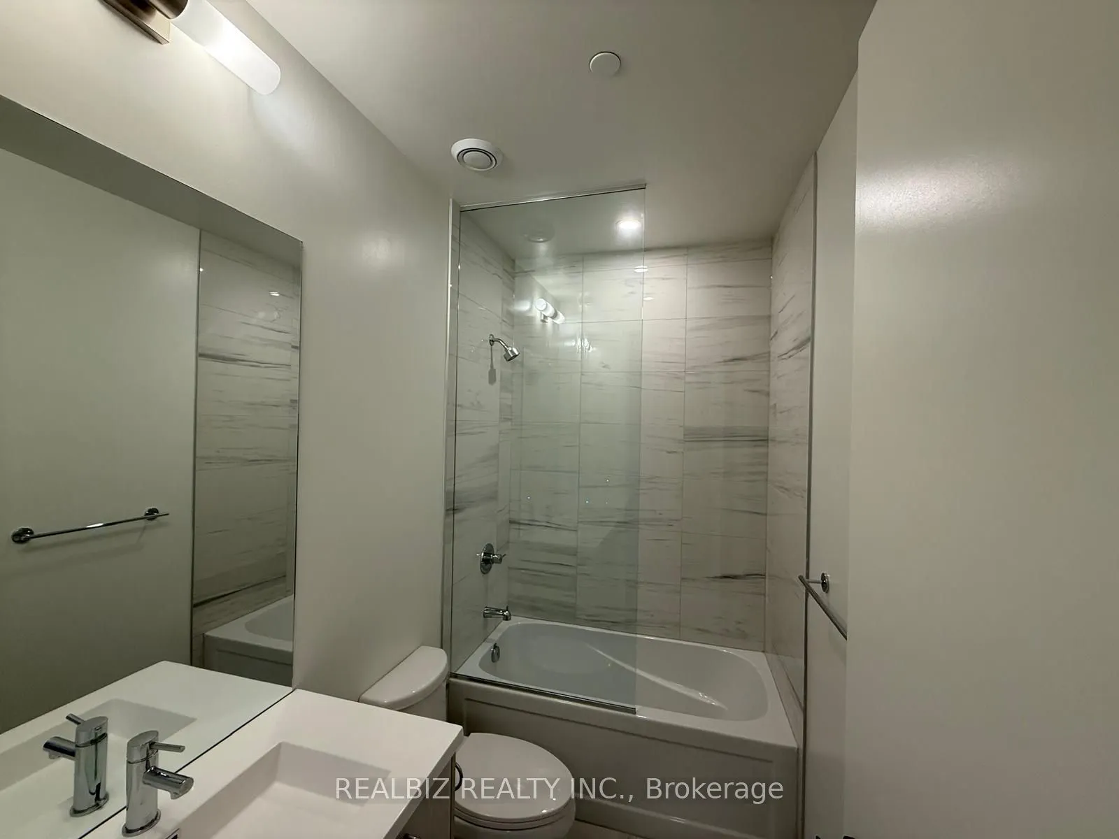 28 Interchange Way, #105