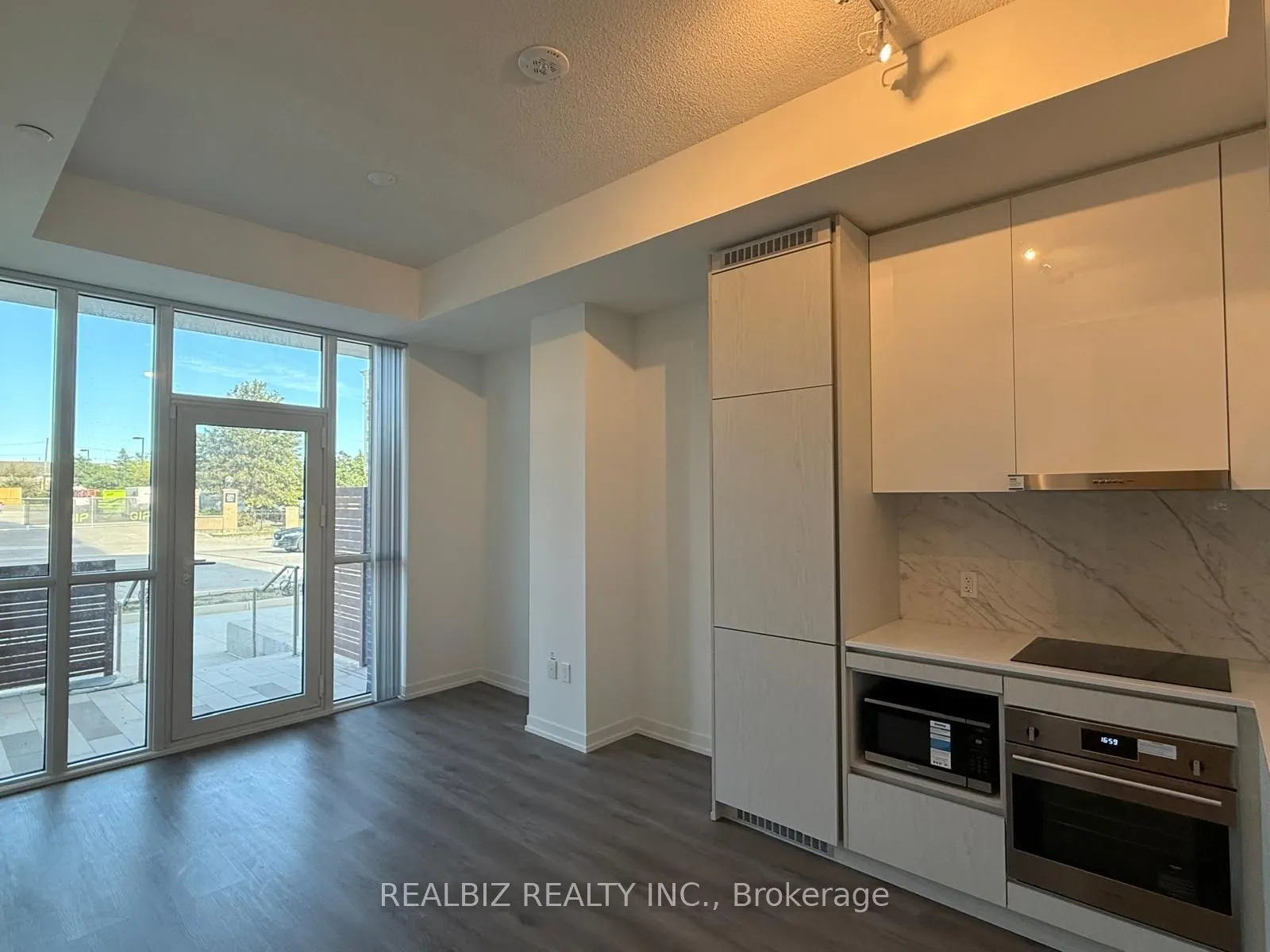 28 Interchange Way, #105