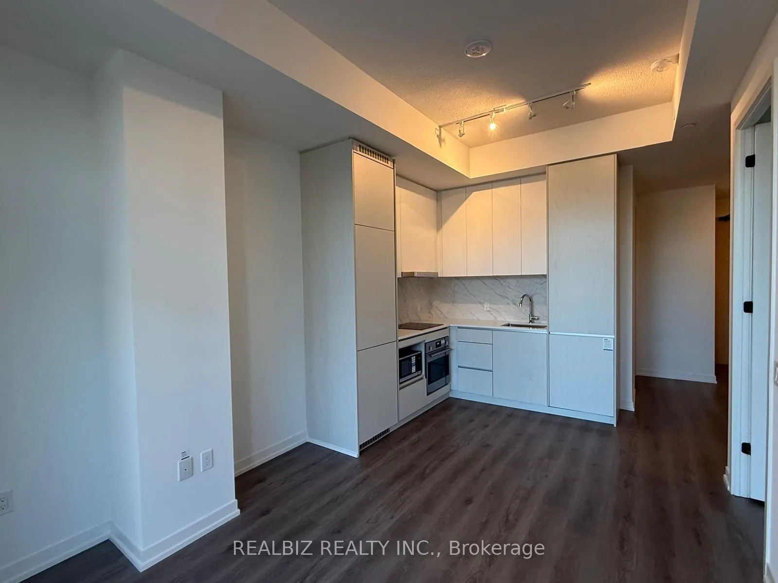 28 Interchange Way, #105