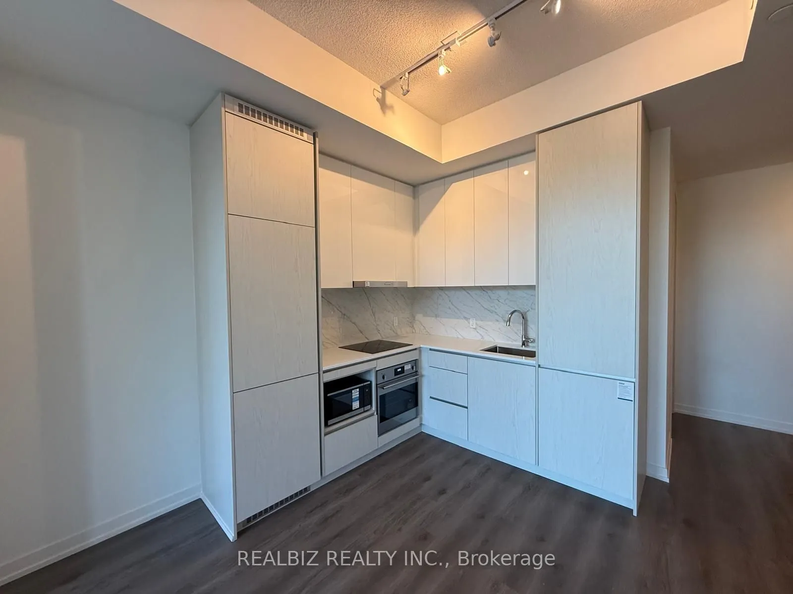 28 Interchange Way, #105