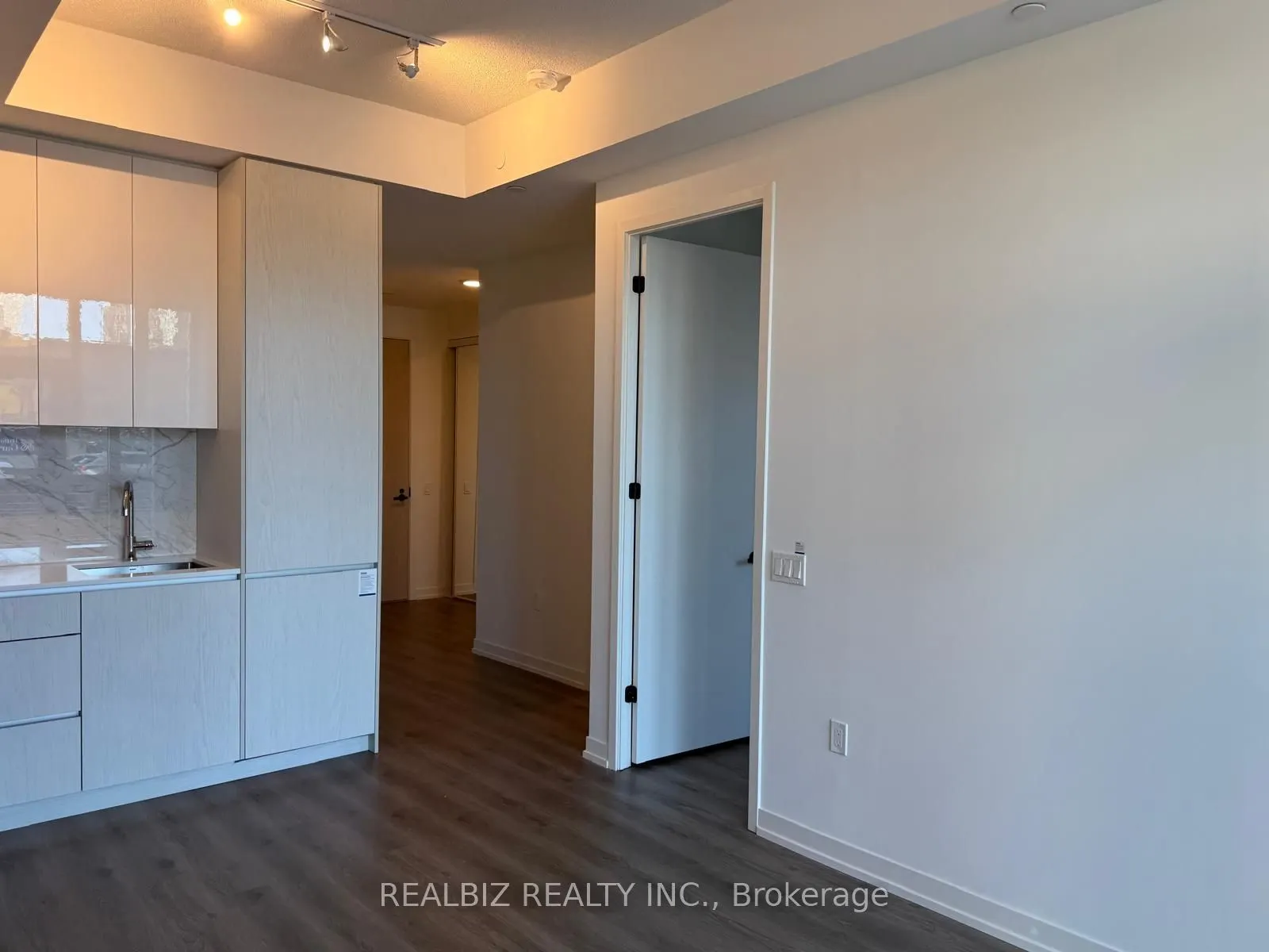 28 Interchange Way, #105