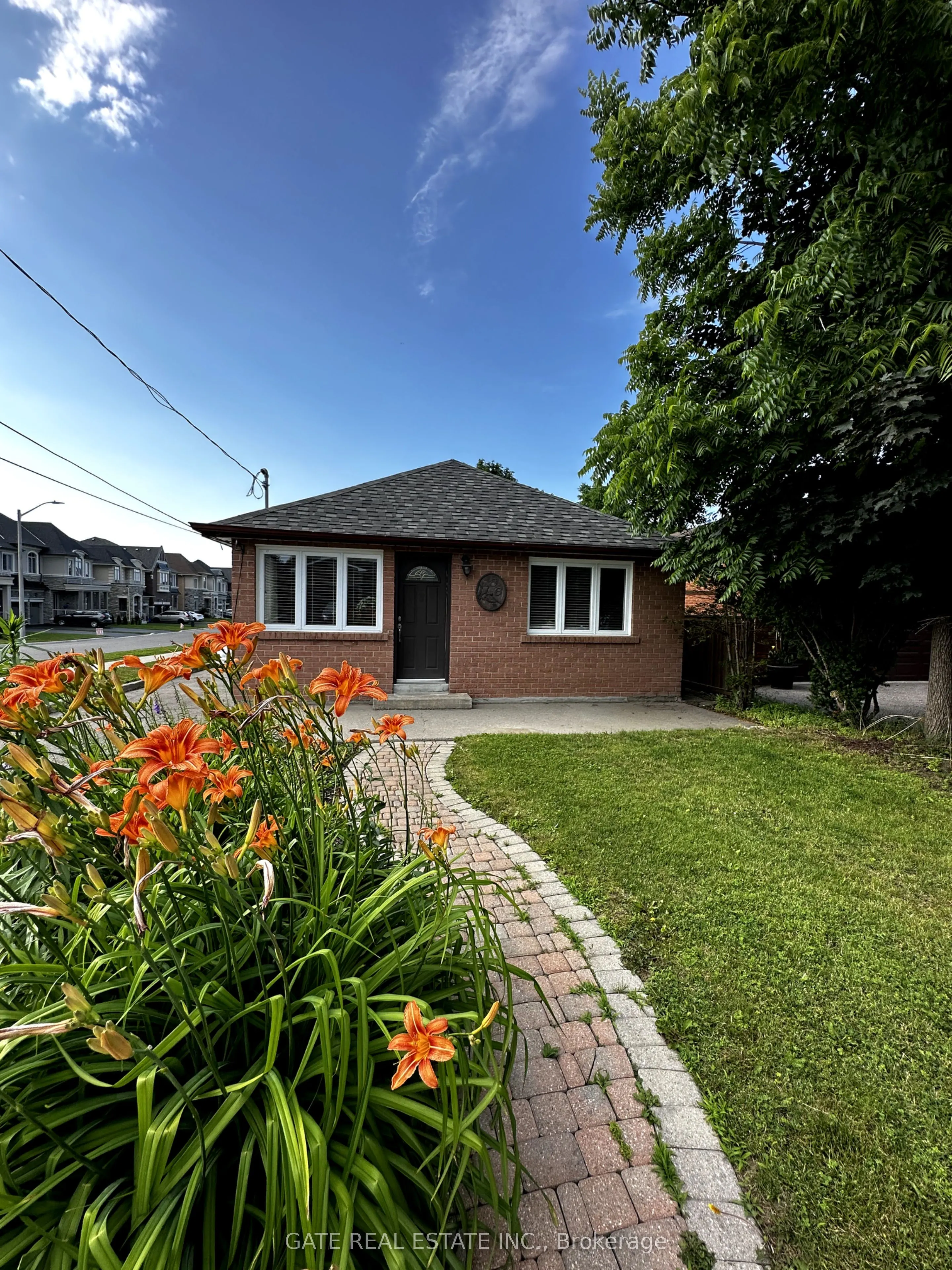 86 Bond Crescent