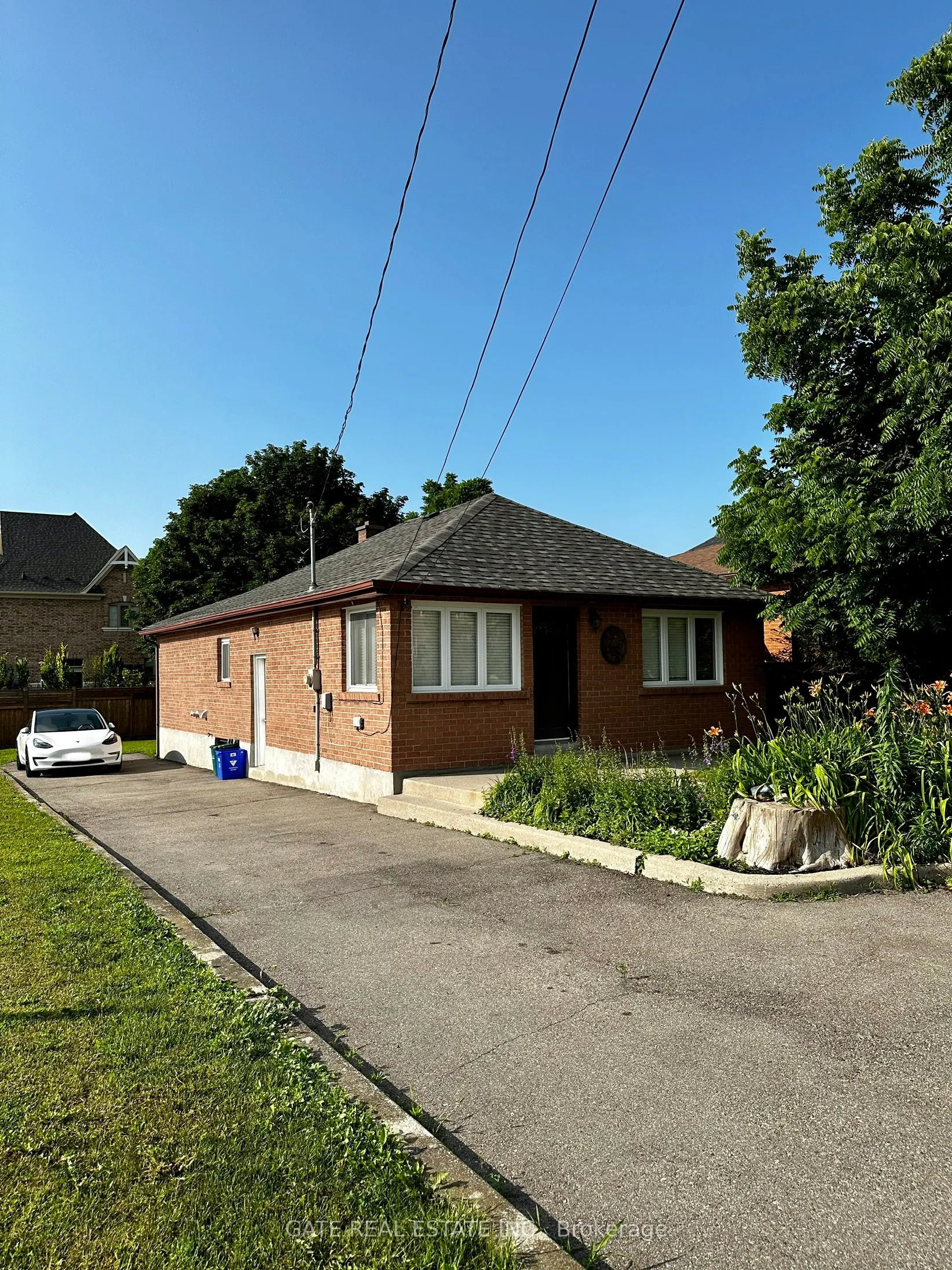 86 Bond Crescent