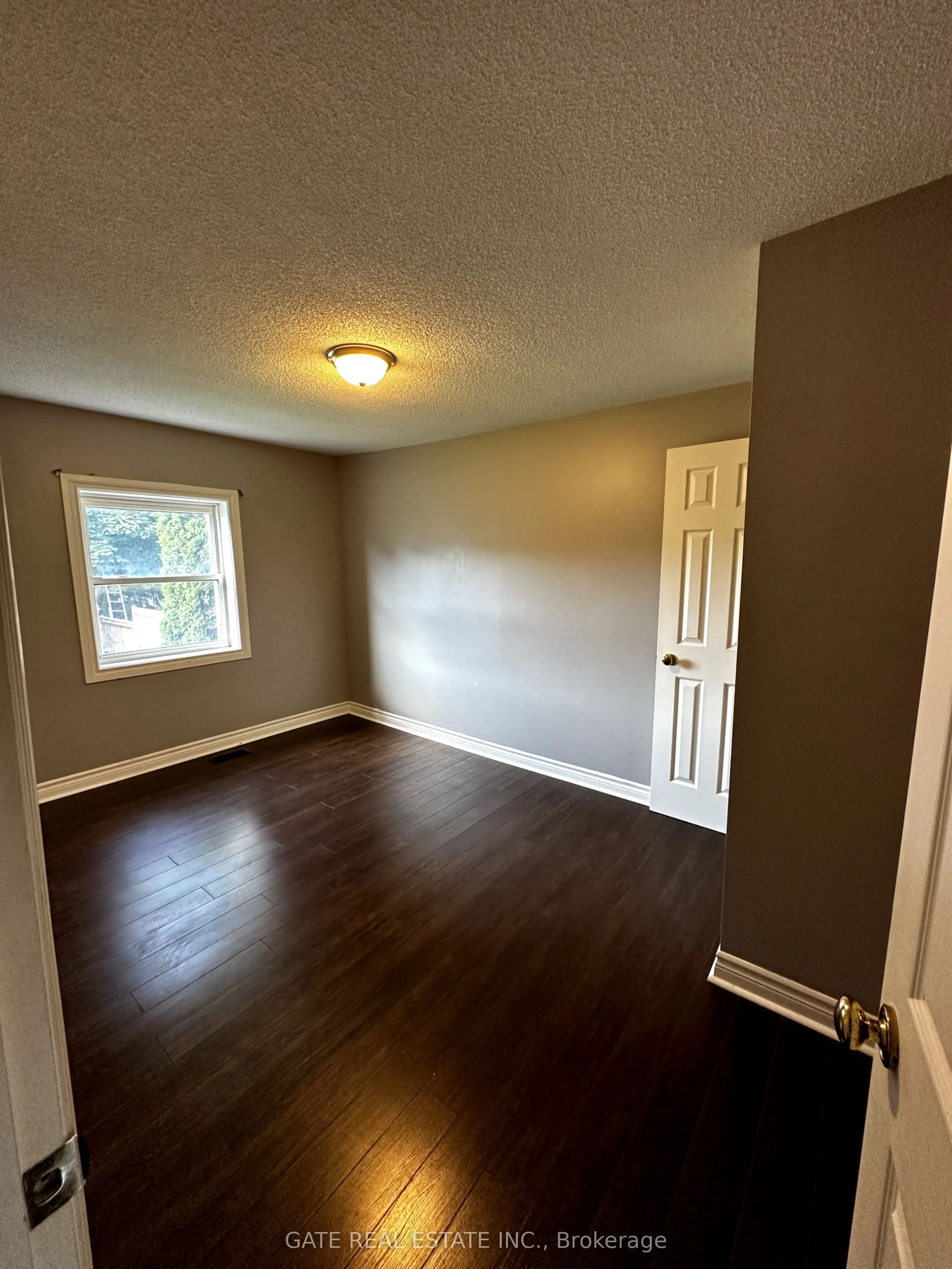 86 Bond Crescent
