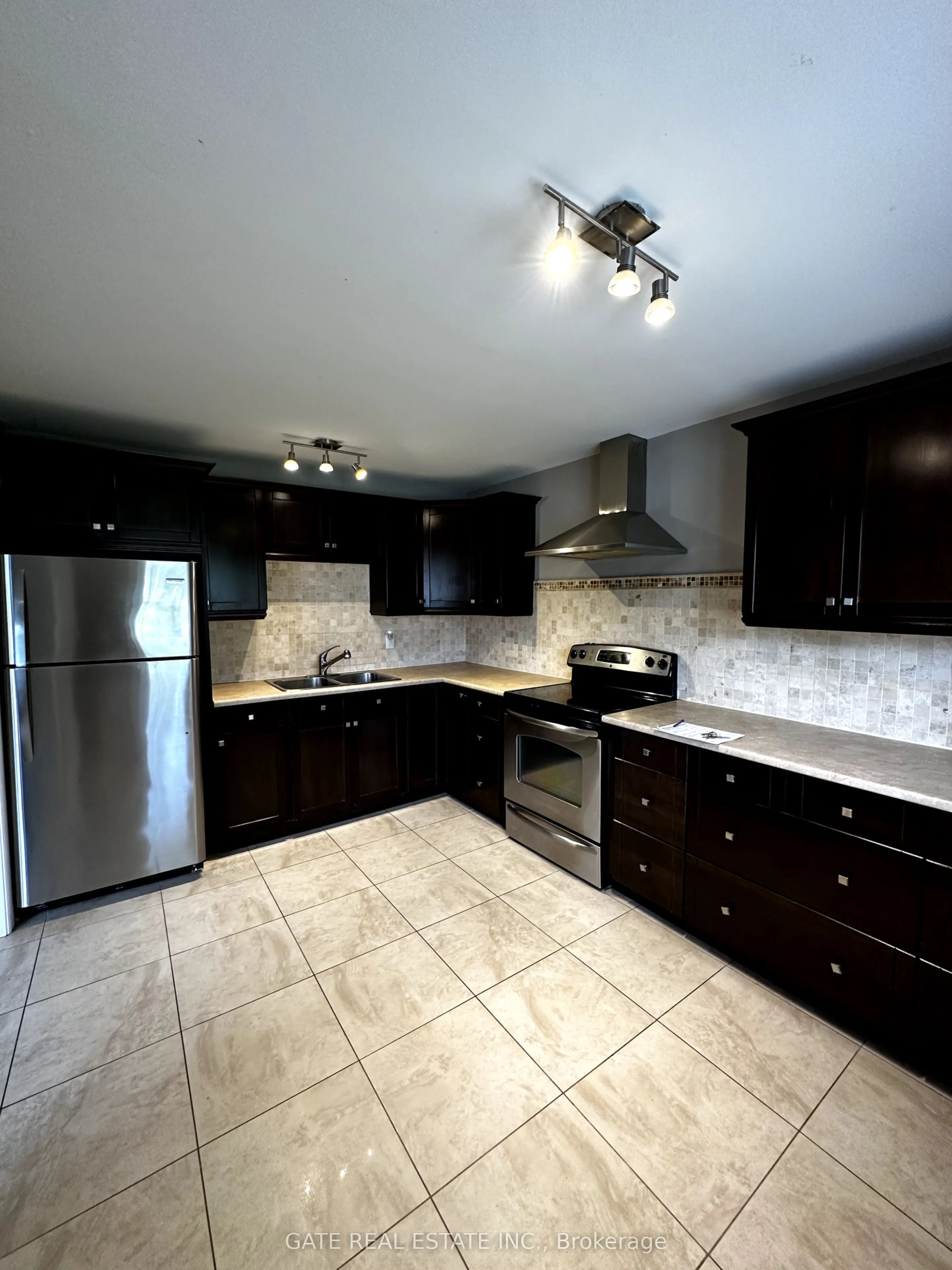 86 Bond Crescent