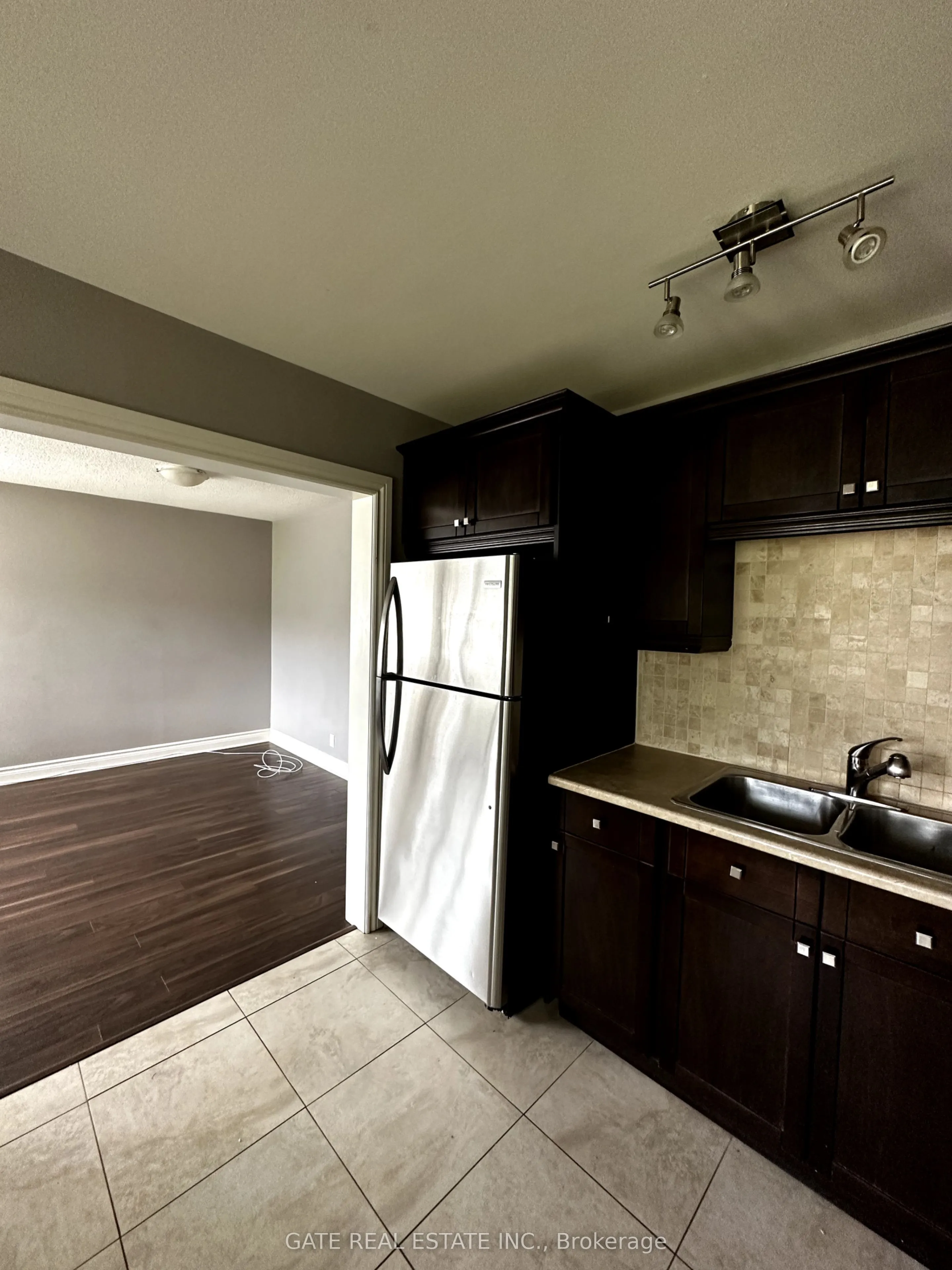 86 Bond Crescent