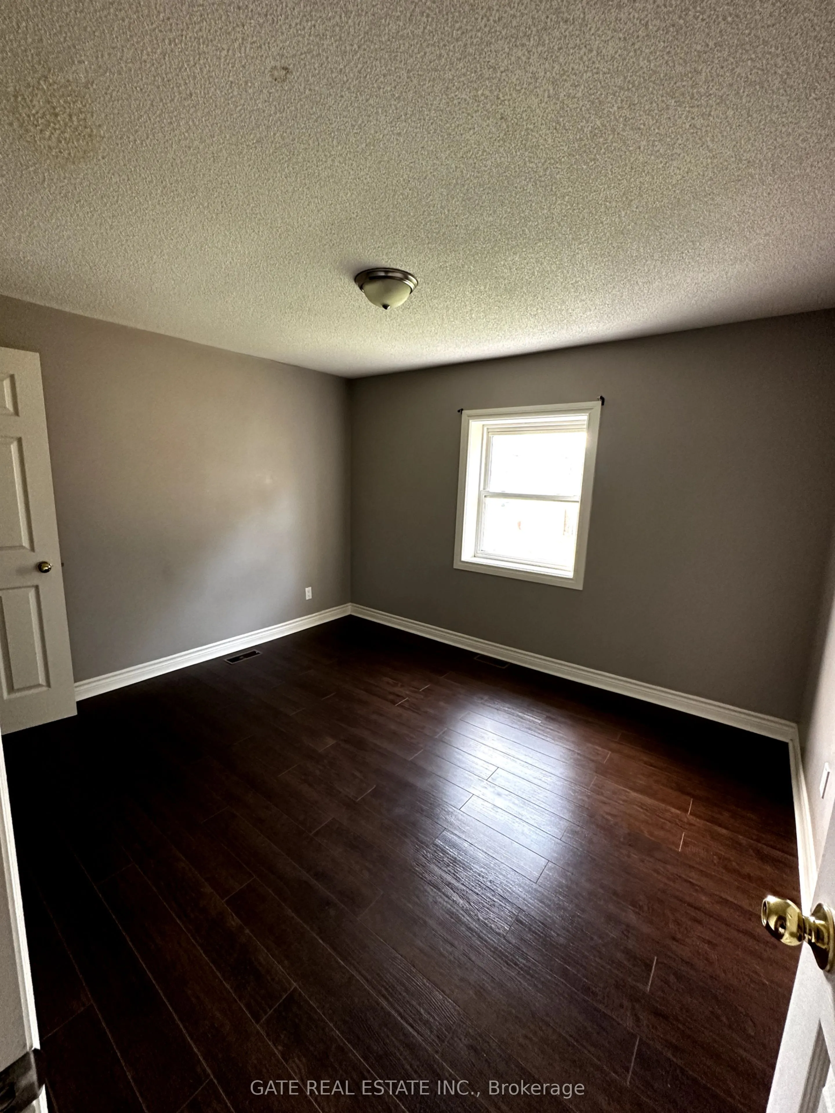 86 Bond Crescent