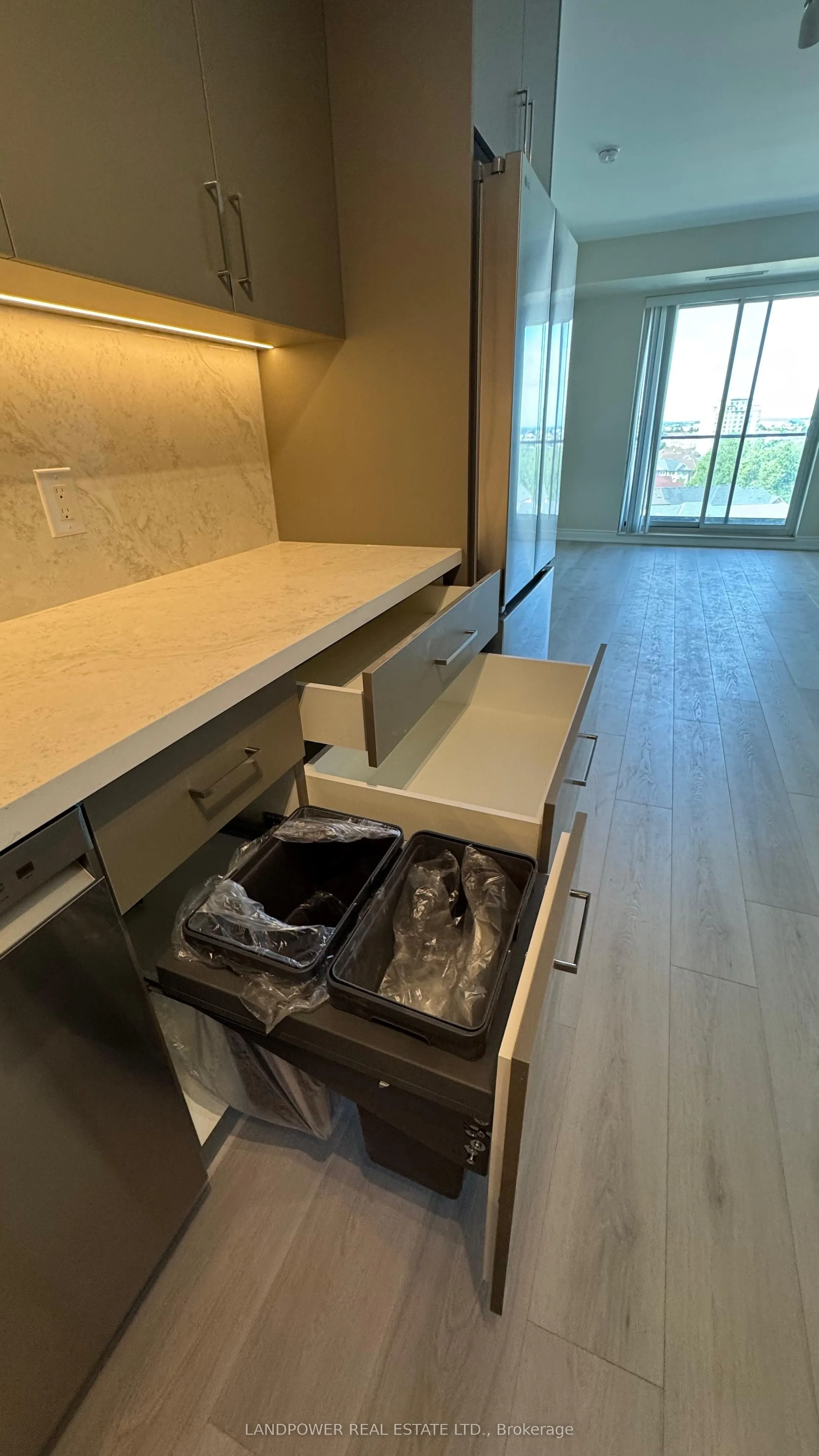 325 South Park Road, #1017