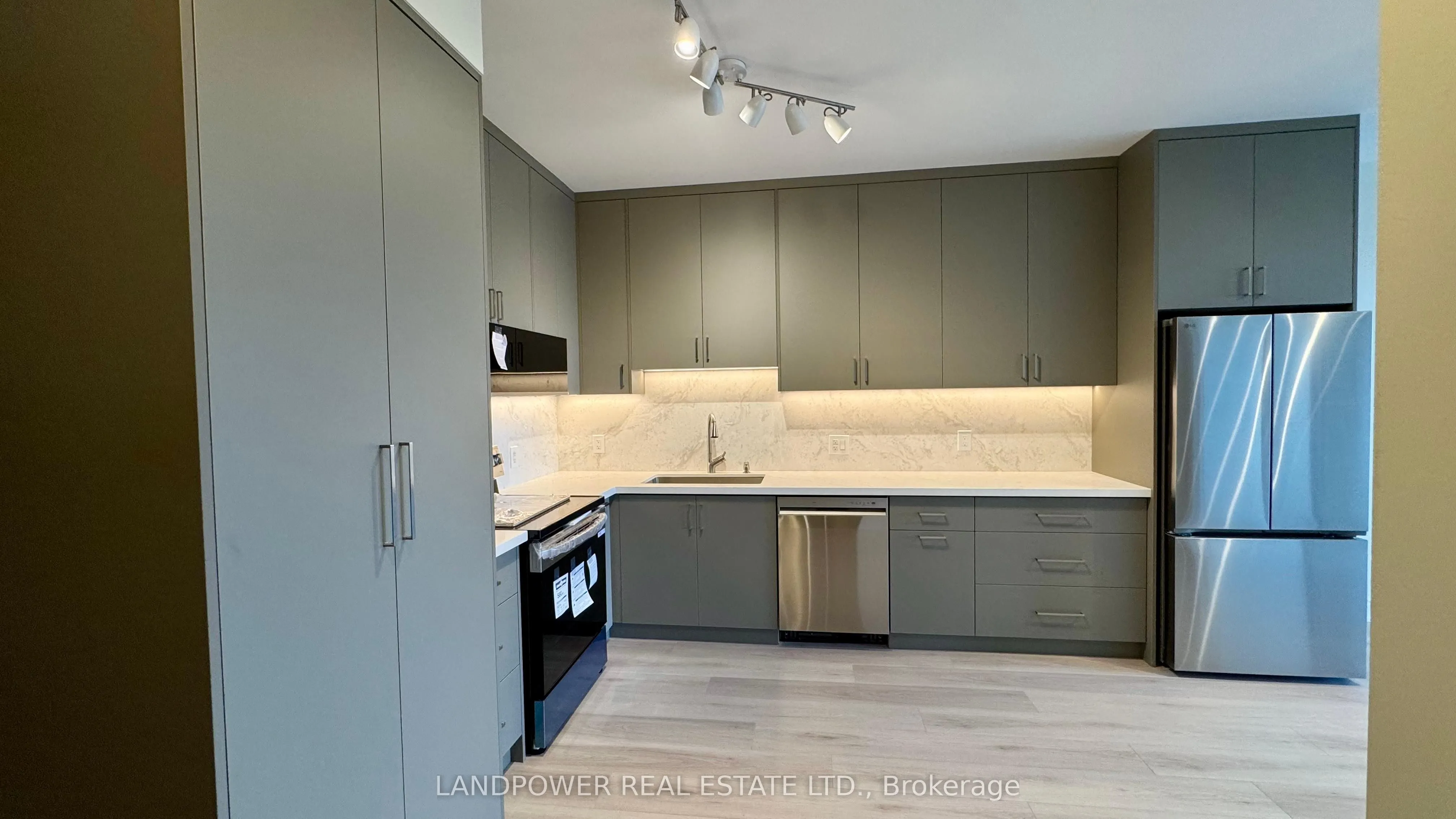 325 South Park Road, #1017