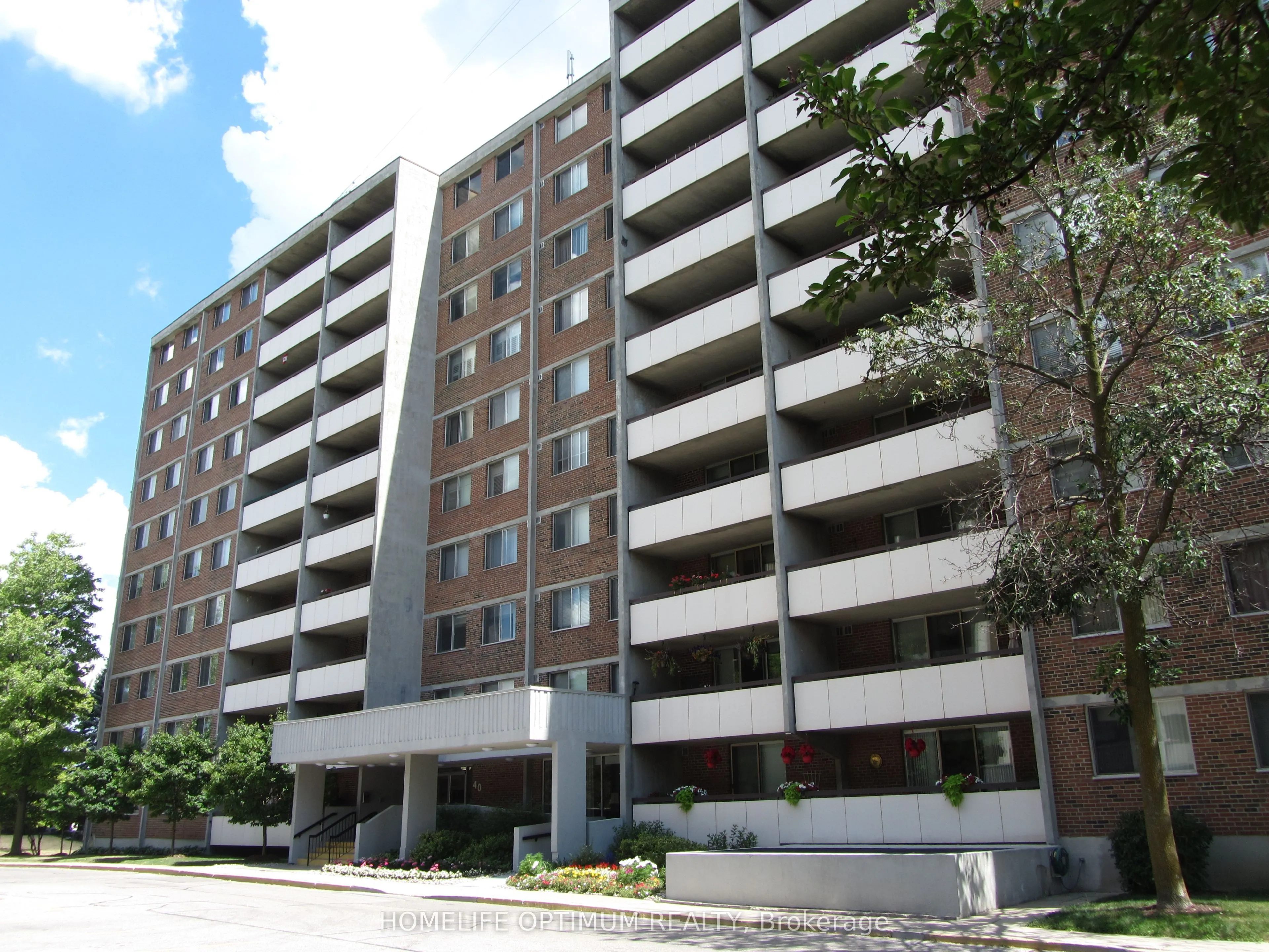 40 William Roe Boulevard W, #910
