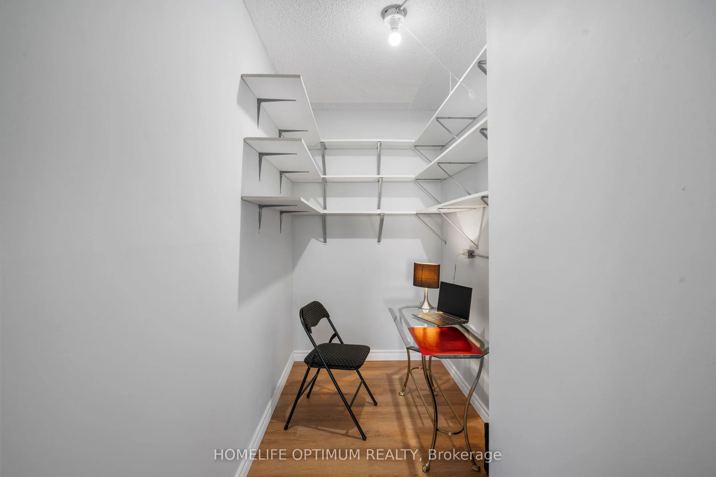 40 William Roe Boulevard W, #910