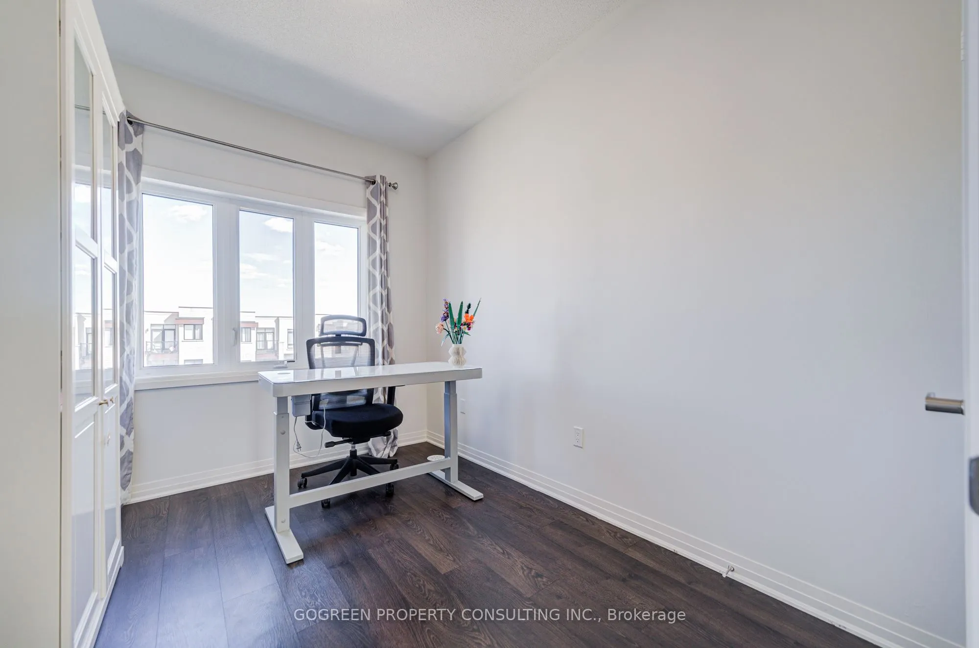242 Thomas Cook Avenue