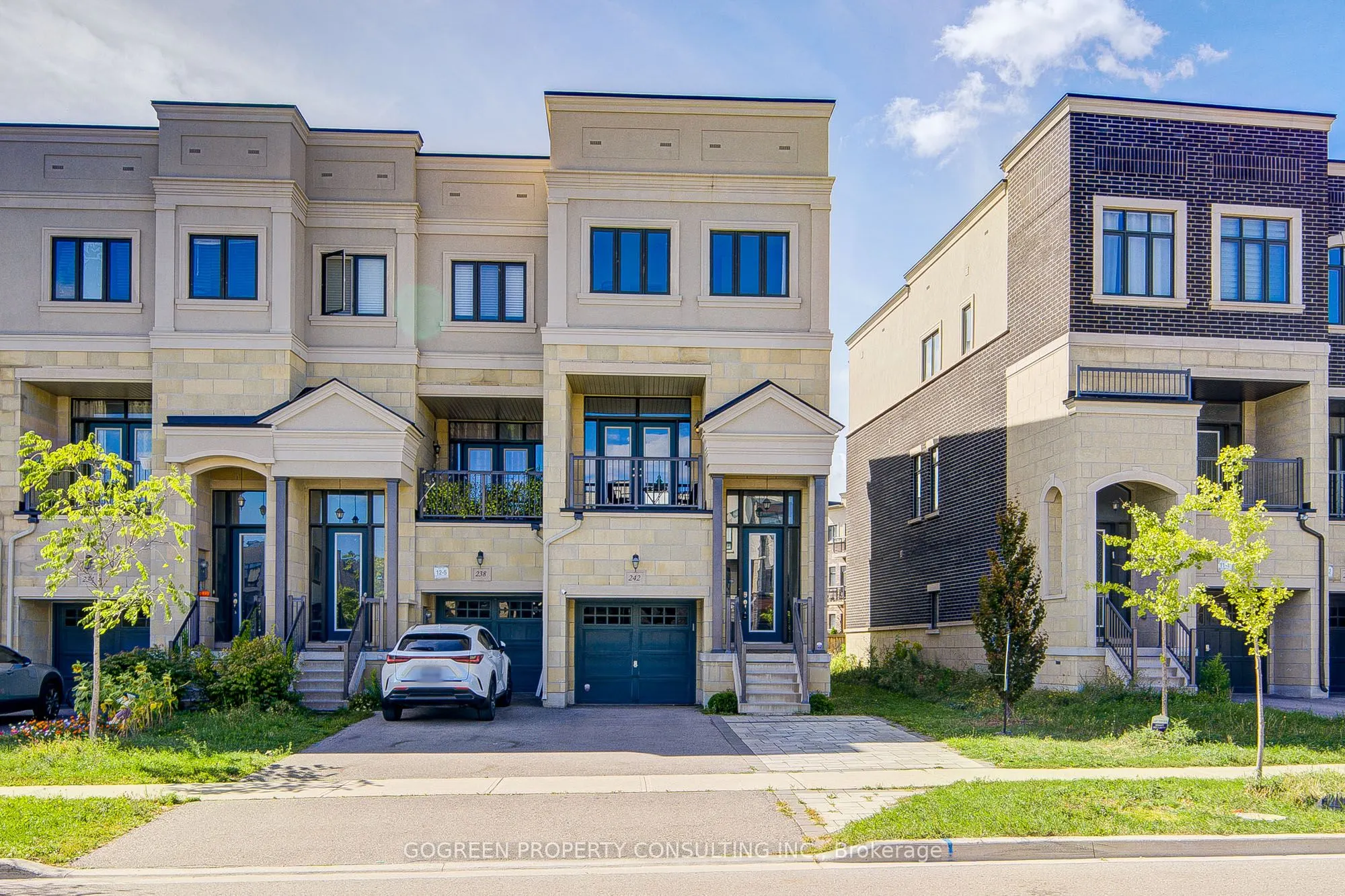 242 Thomas Cook Avenue