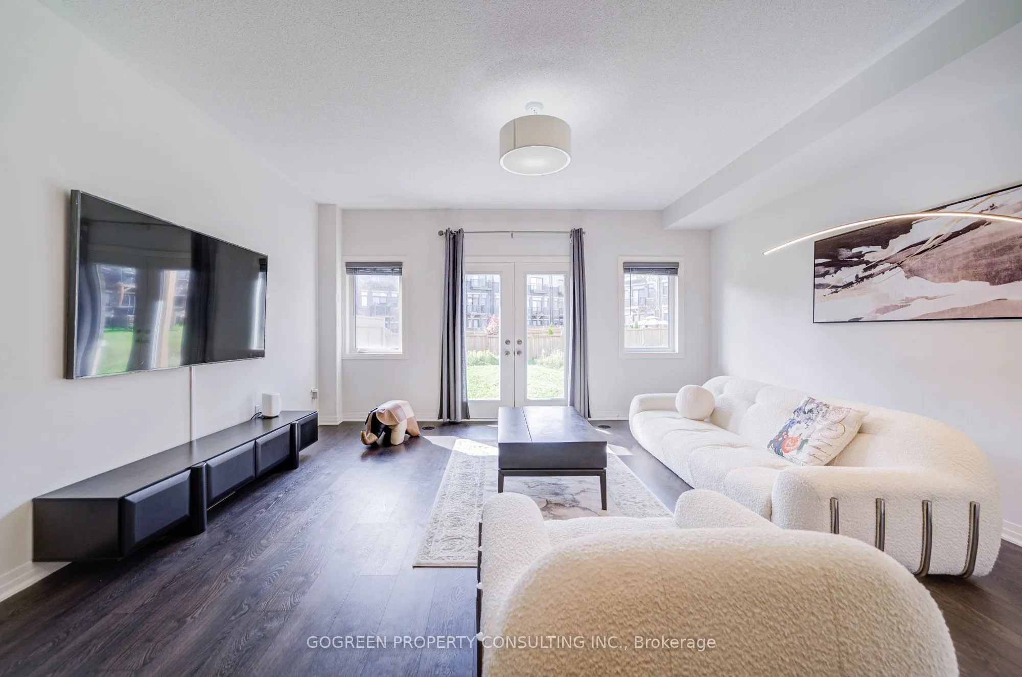 242 Thomas Cook Avenue