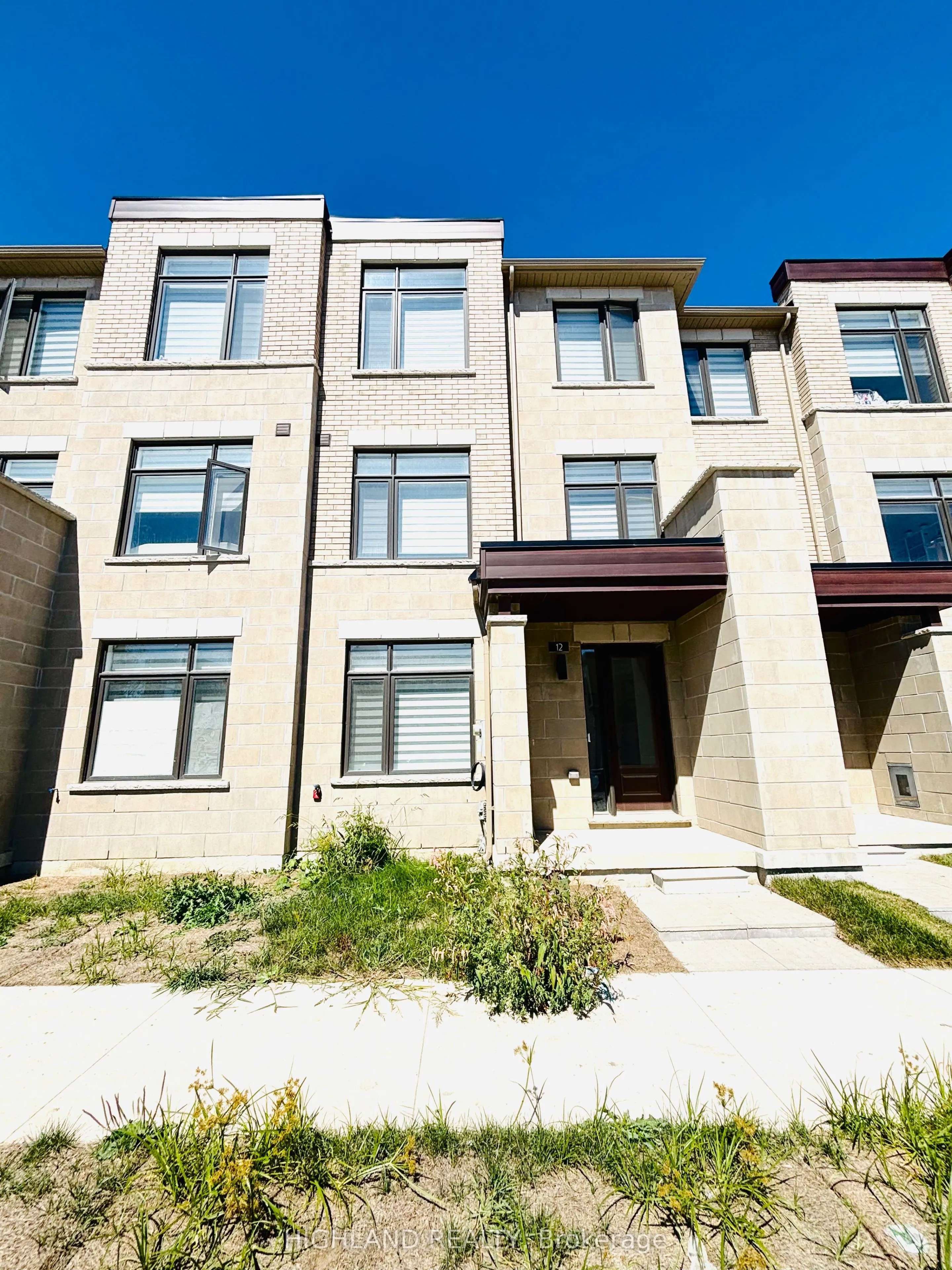 12 Robert Eaton Avenue