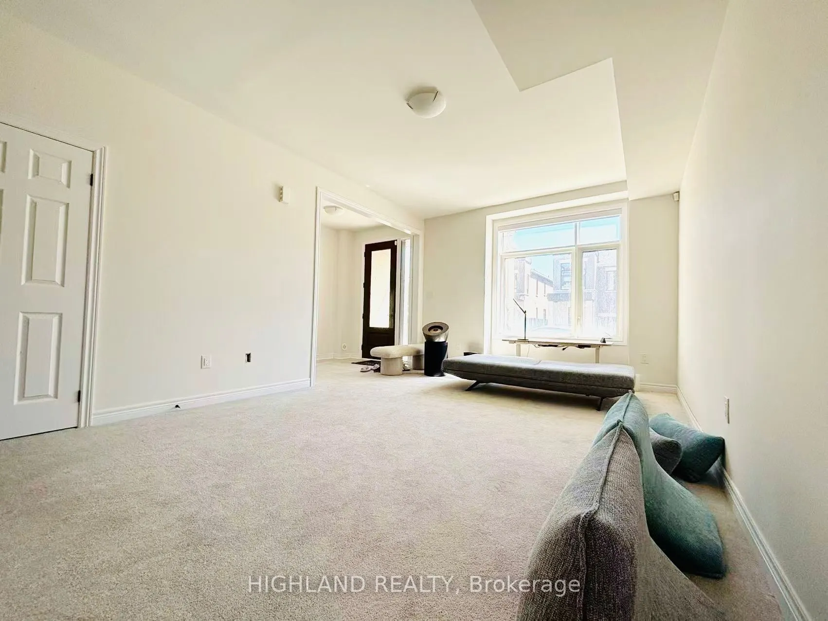 12 Robert Eaton Avenue
