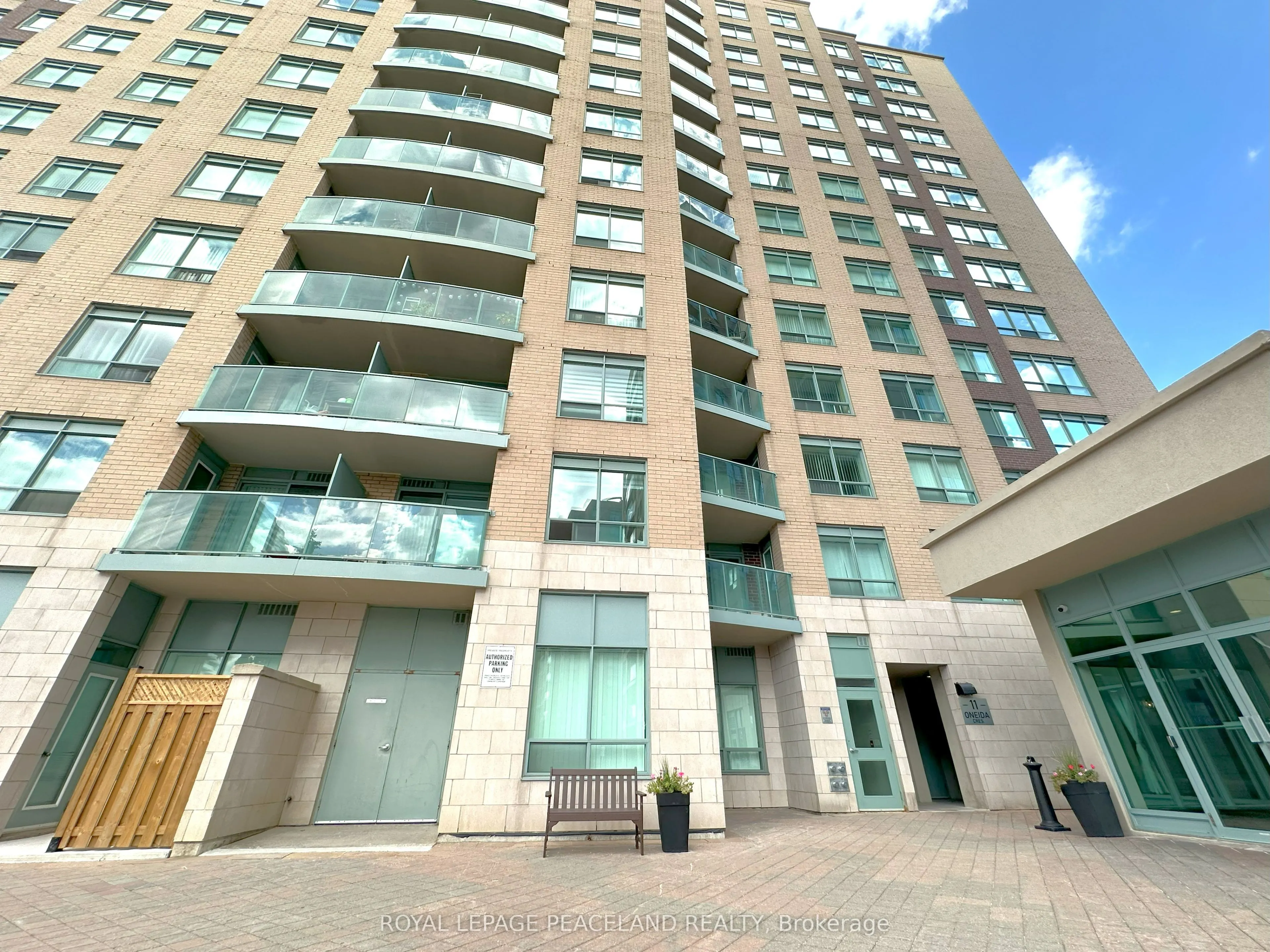 11 Oneida Crescent, #LPH03