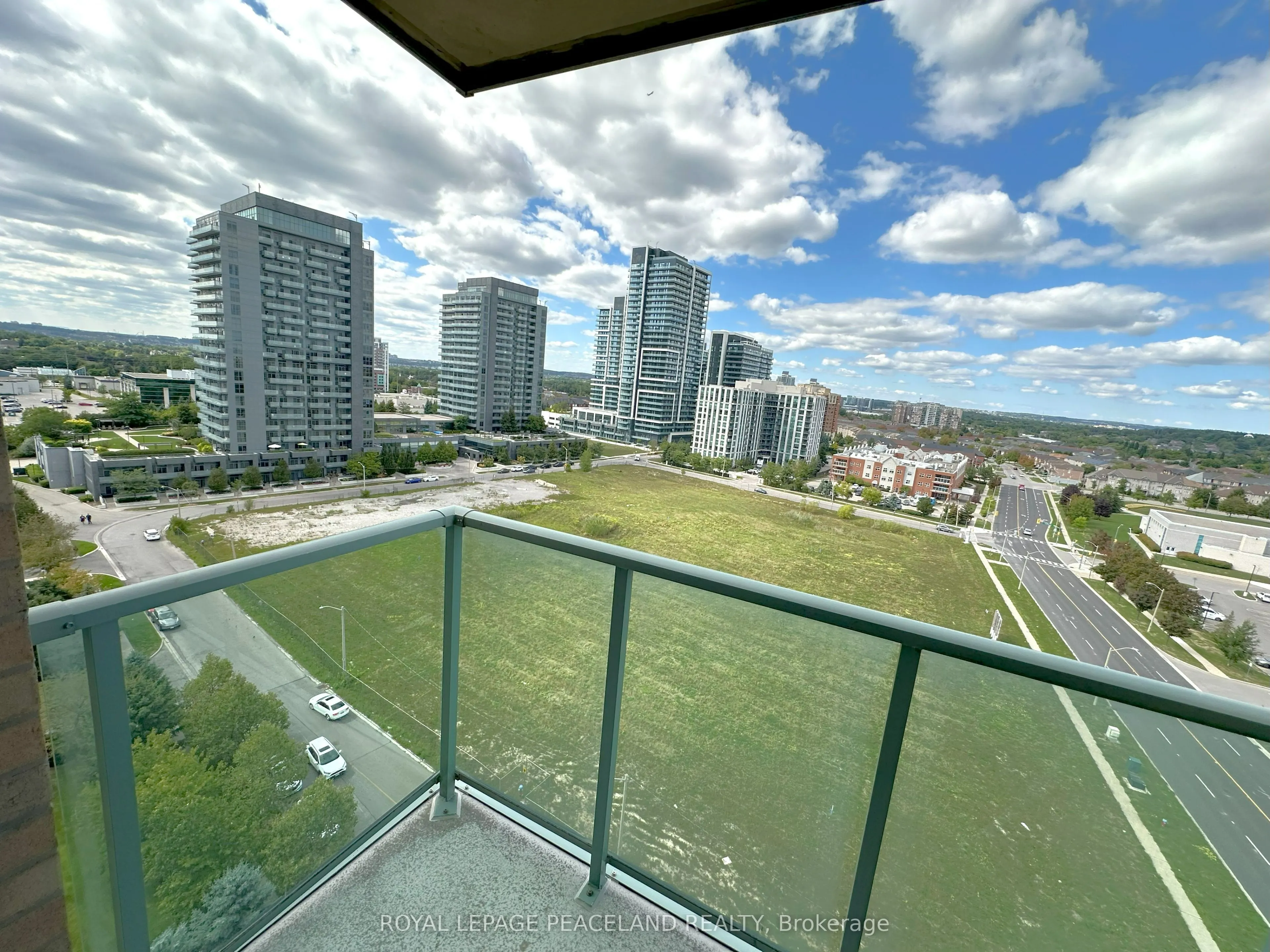 11 Oneida Crescent, #LPH03
