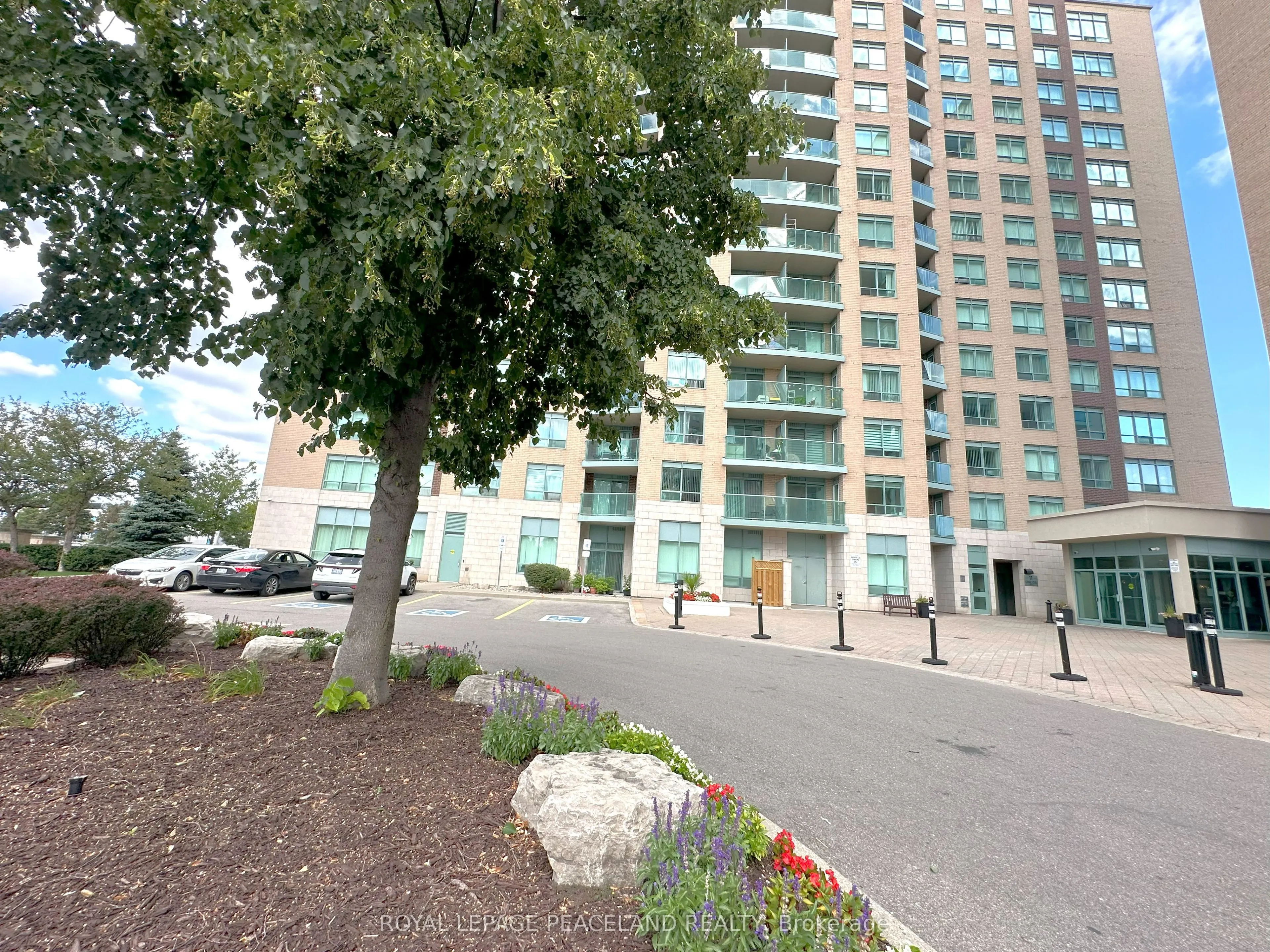 11 Oneida Crescent, #LPH03
