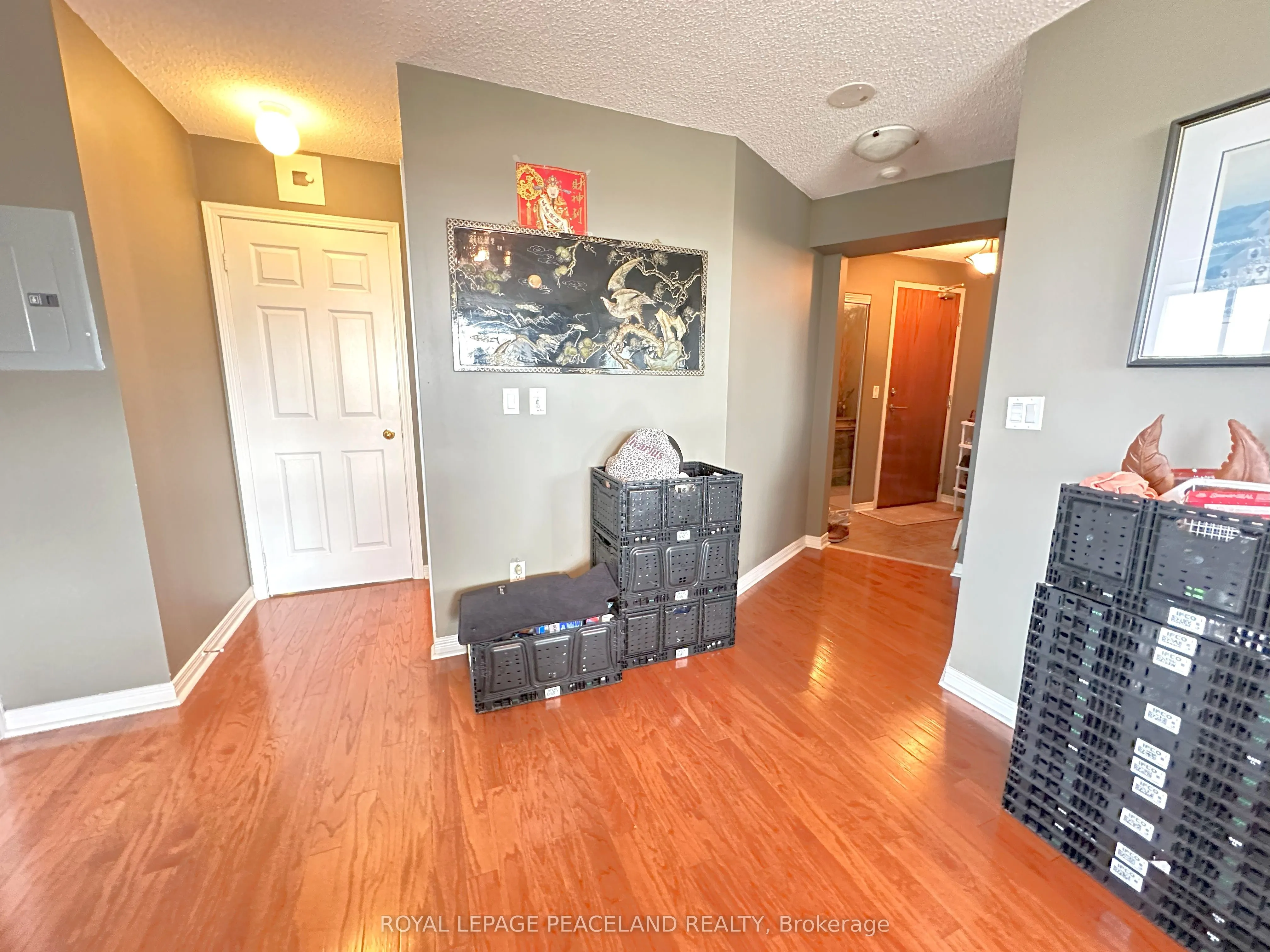 11 Oneida Crescent, #LPH03