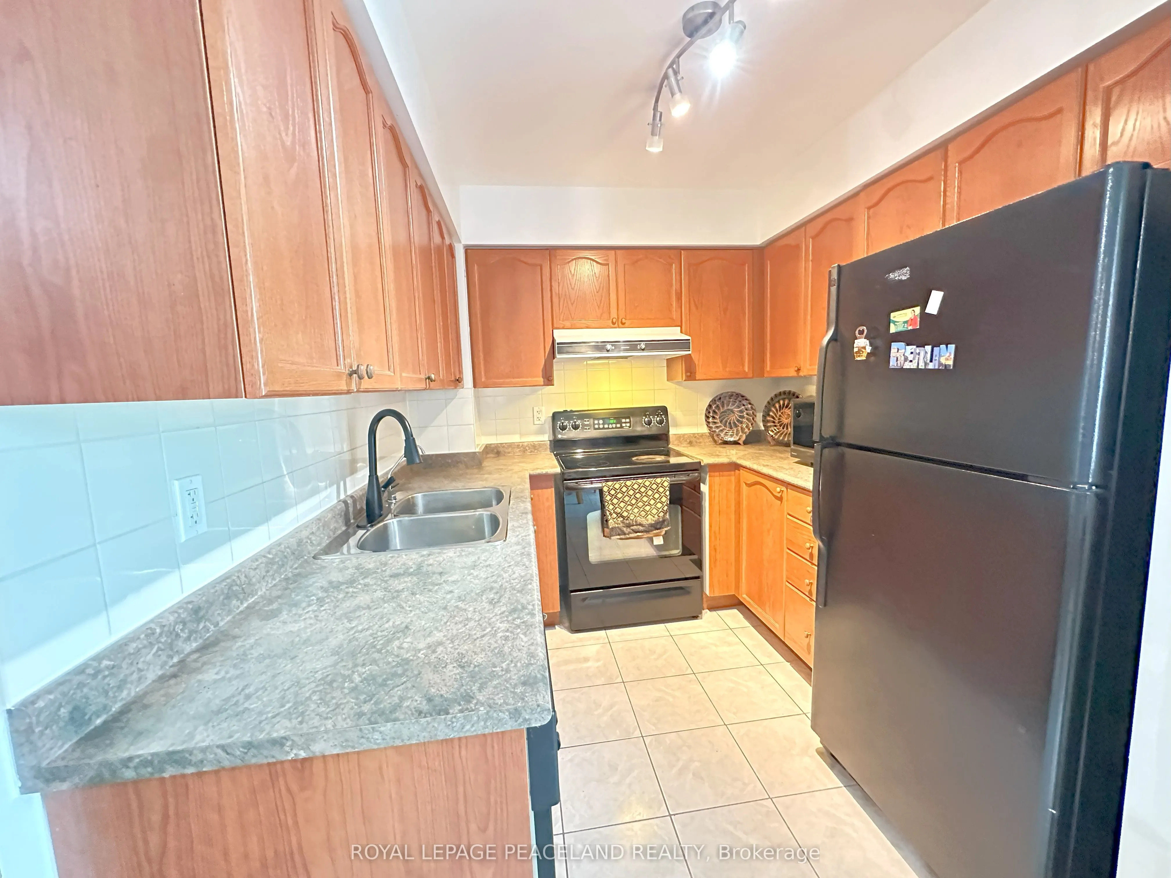11 Oneida Crescent, #LPH03