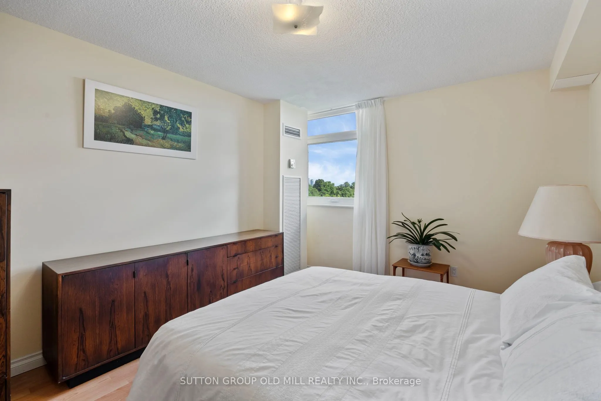 7811 Yonge Street, #602