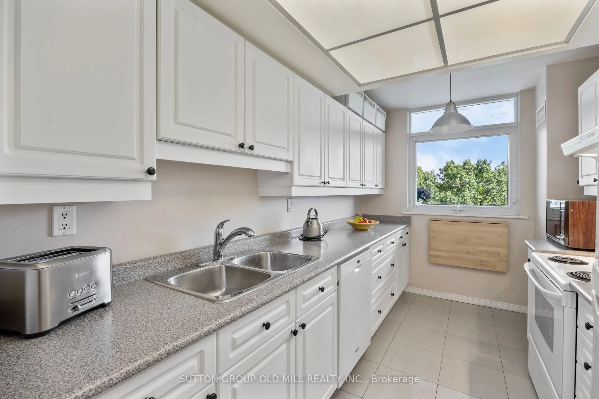 7811 Yonge Street, #602