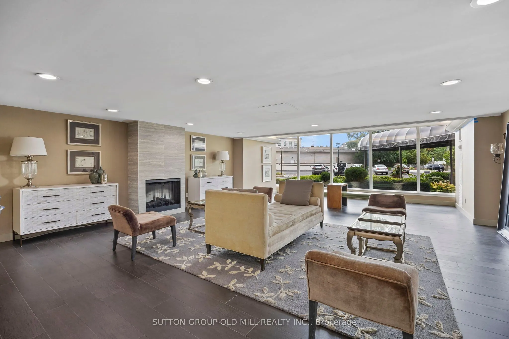 7811 Yonge Street, #602