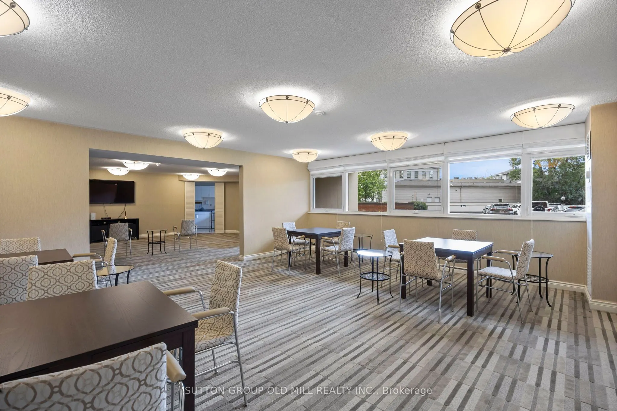 7811 Yonge Street, #602