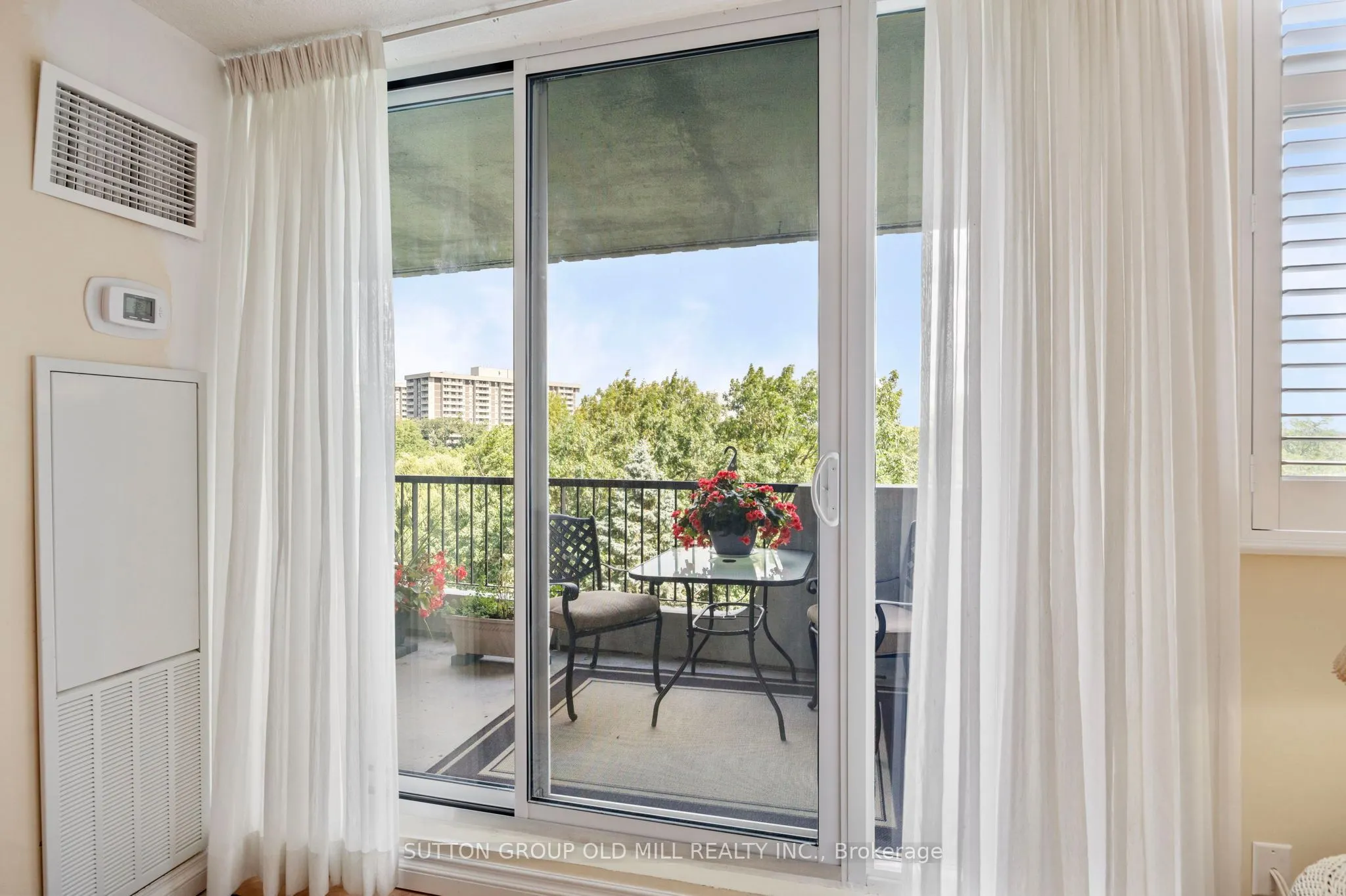 7811 Yonge Street, #602